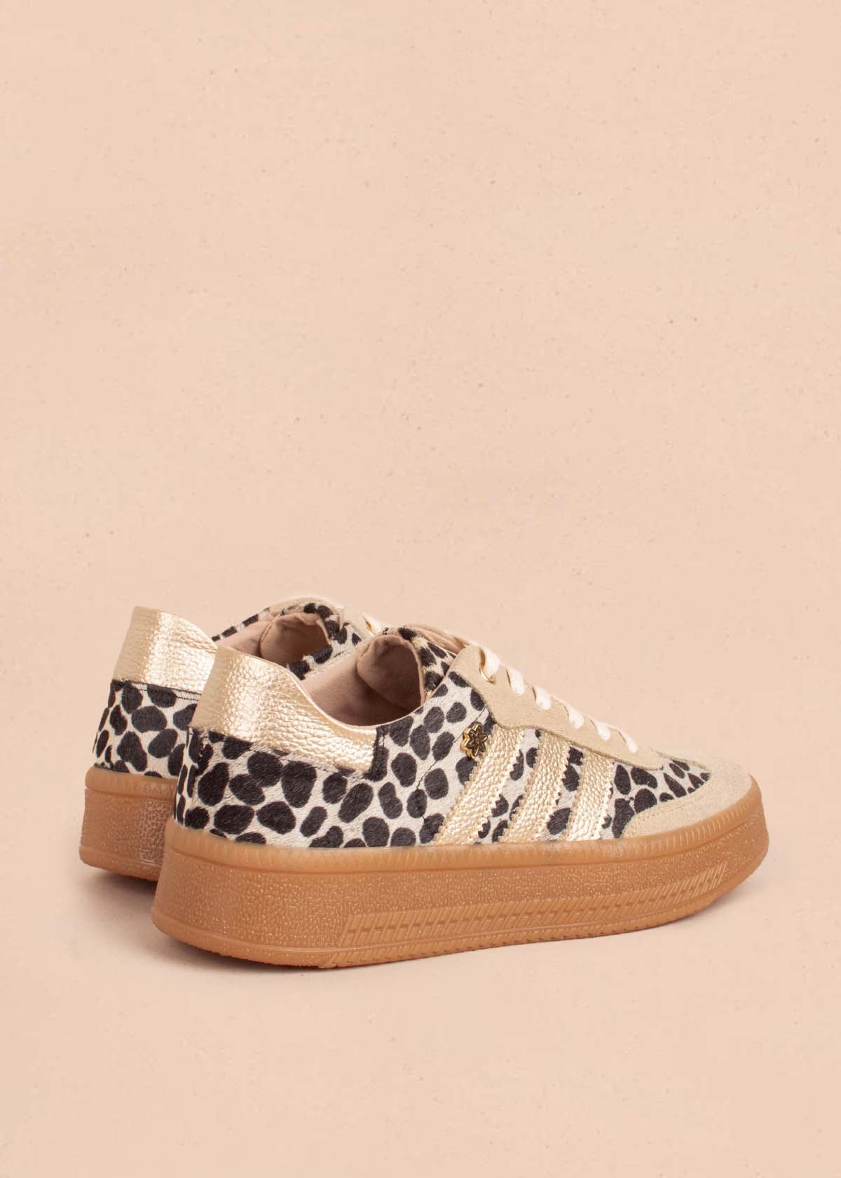 Tenis casuales en cuero con pelo color animal print 104740