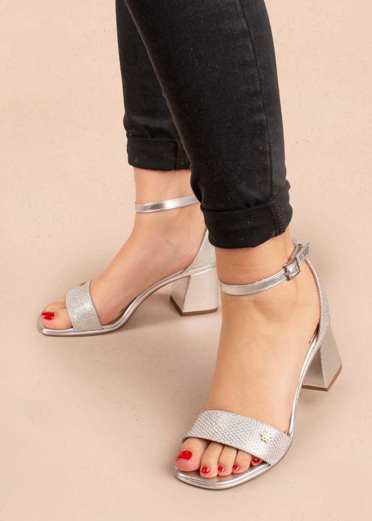 Sandalias altas color plata 104749