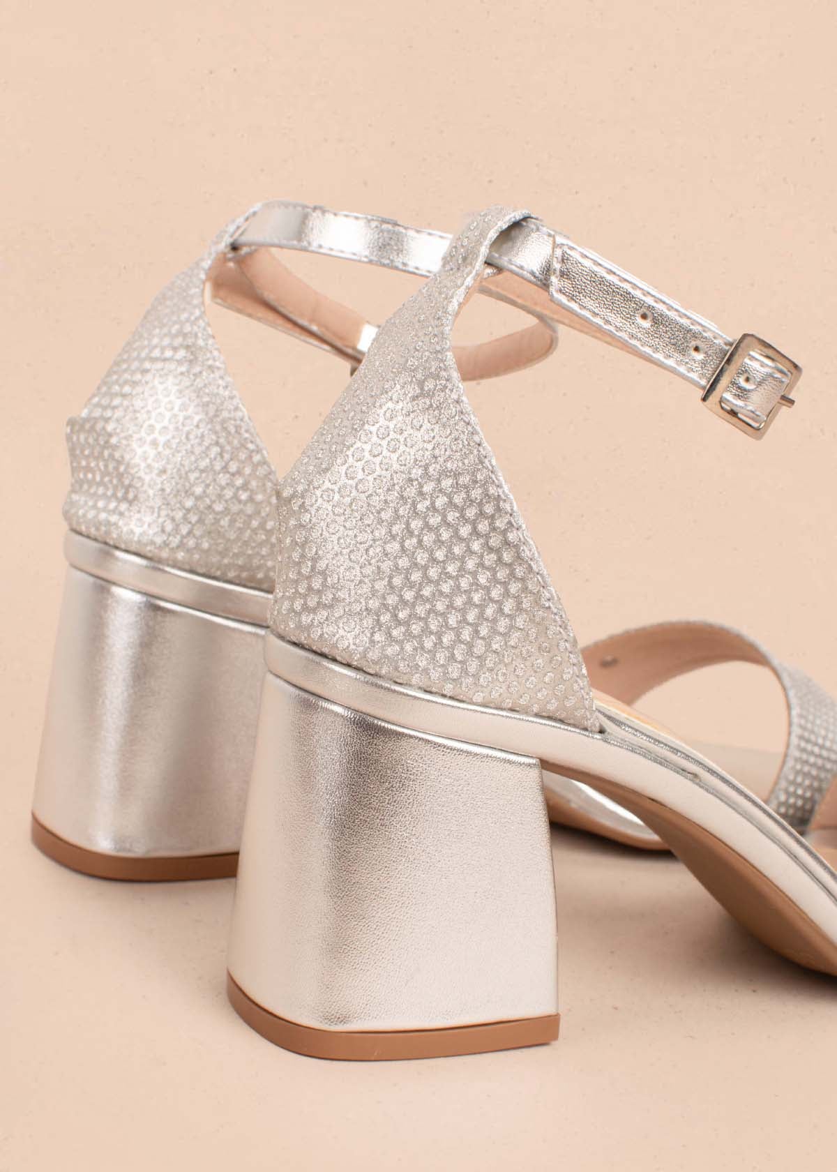 Sandalias altas color plata 104749