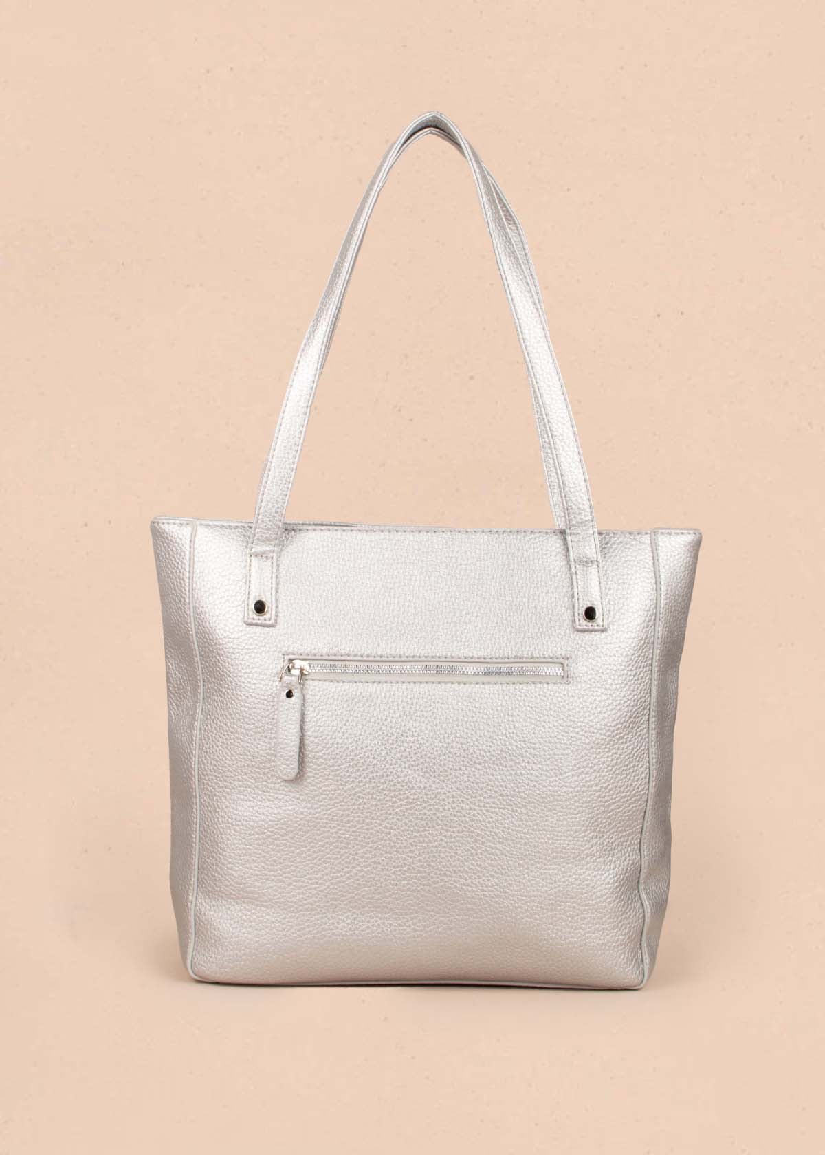 Bolso tipo shopping color plata con cierre frontal 104759