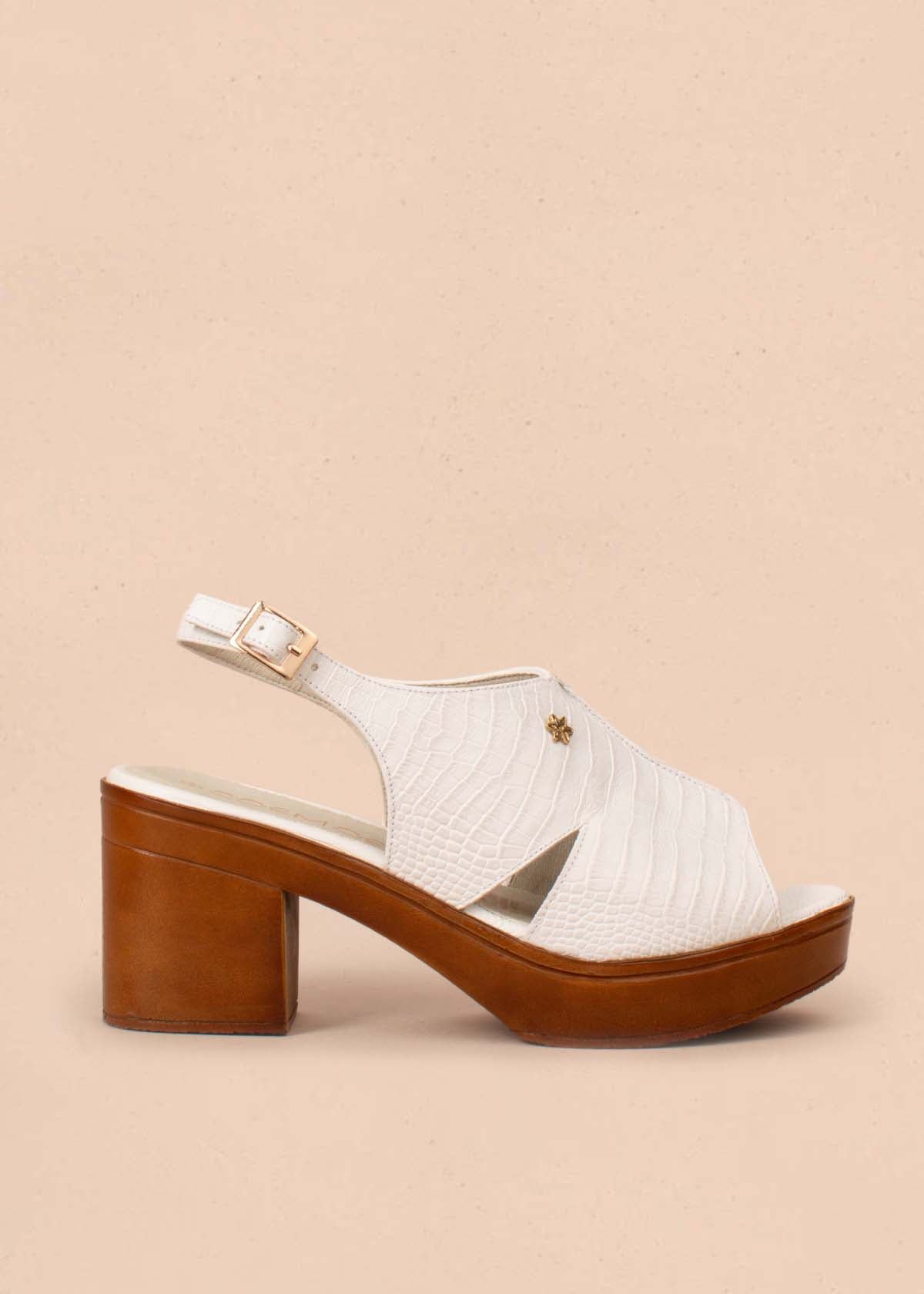 Sandalias en cuero color blanco con plataforma 104792