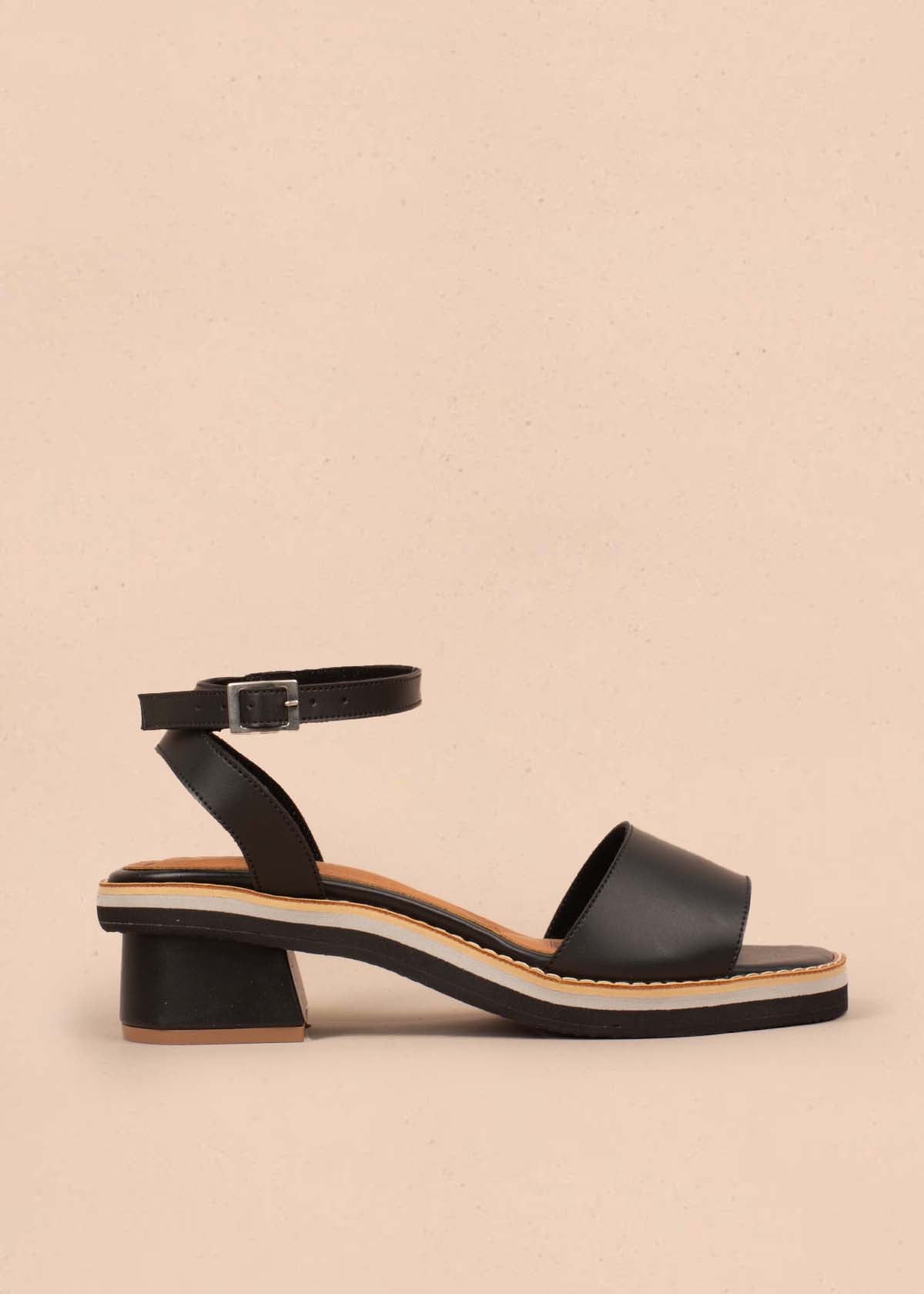 Sandalias altas color negro 104833