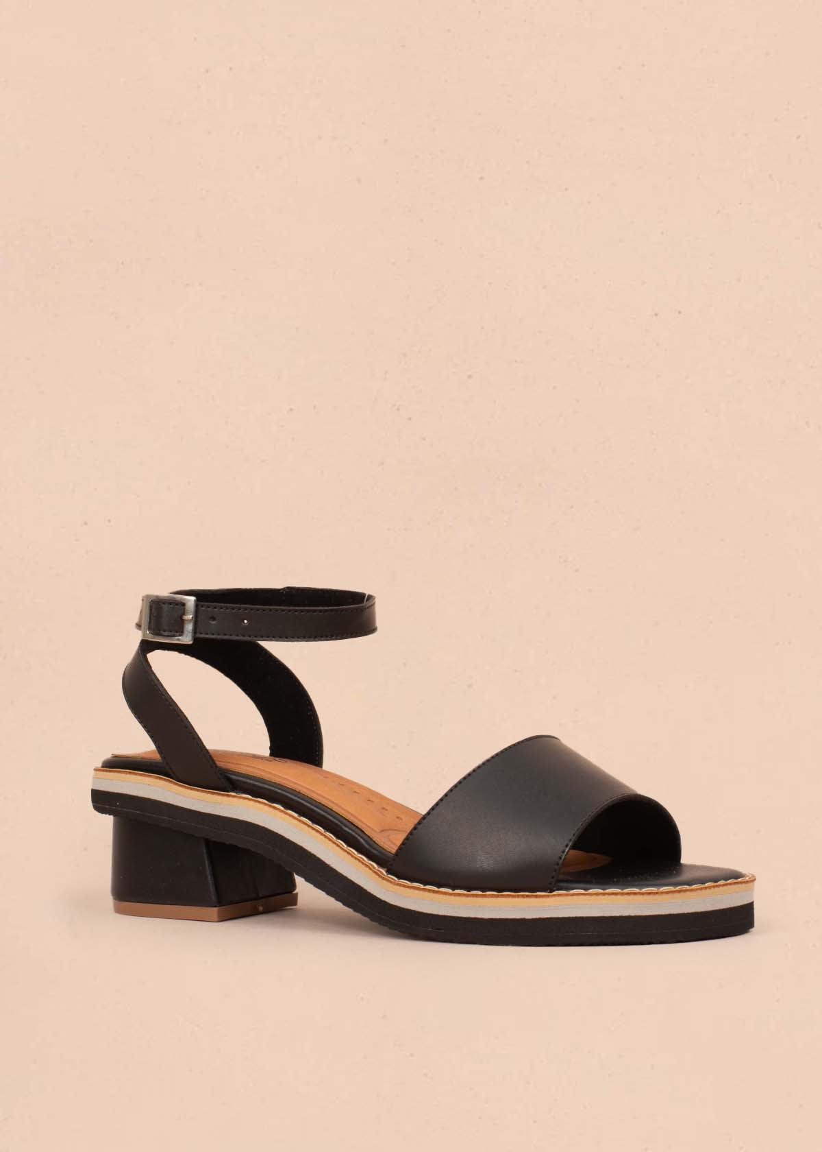 Sandalias altas color negro 104833