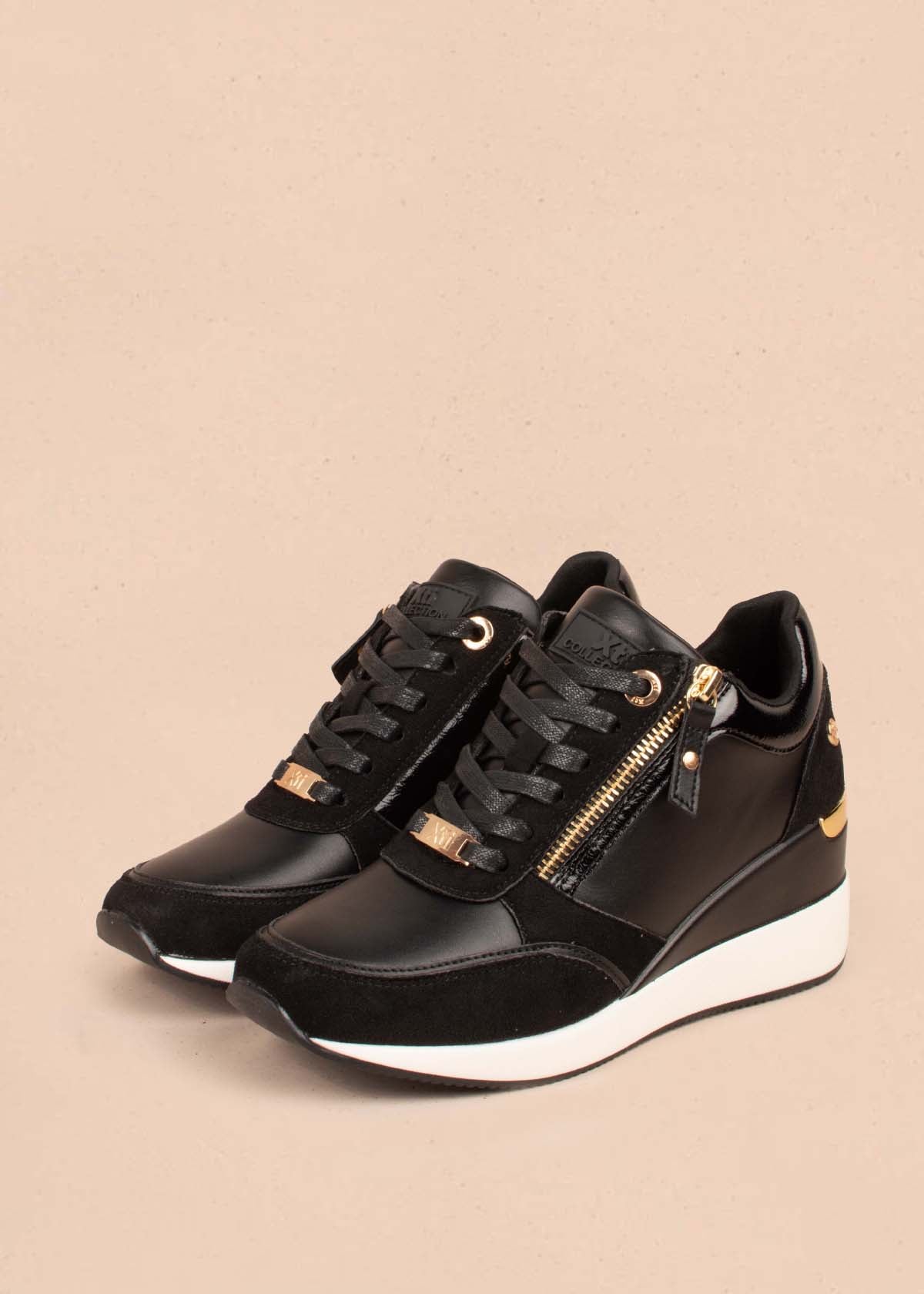 Tenis casuales color negro con cierre lateral 104843