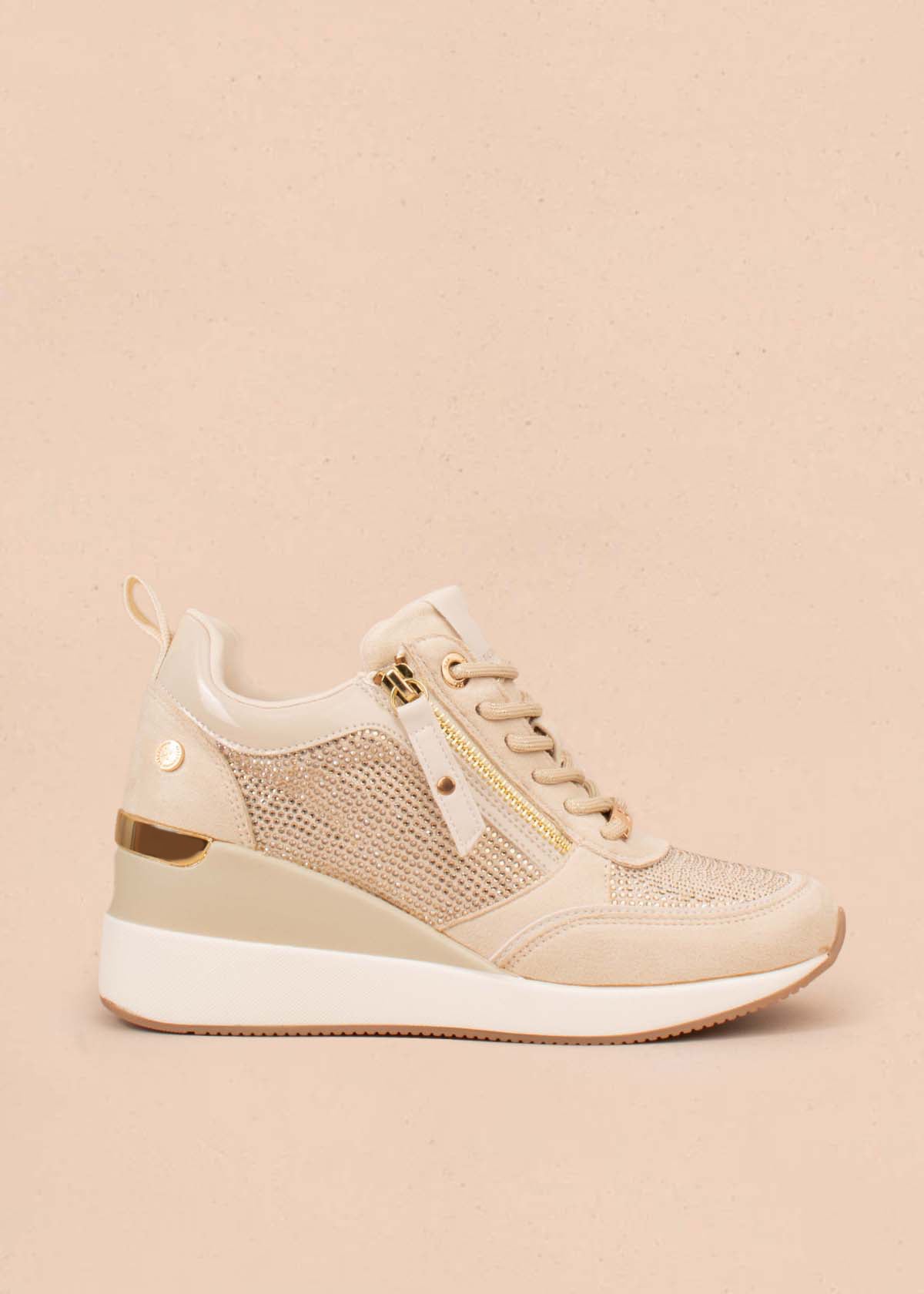 Tenis casuales color beige con piedras decorativas 104845