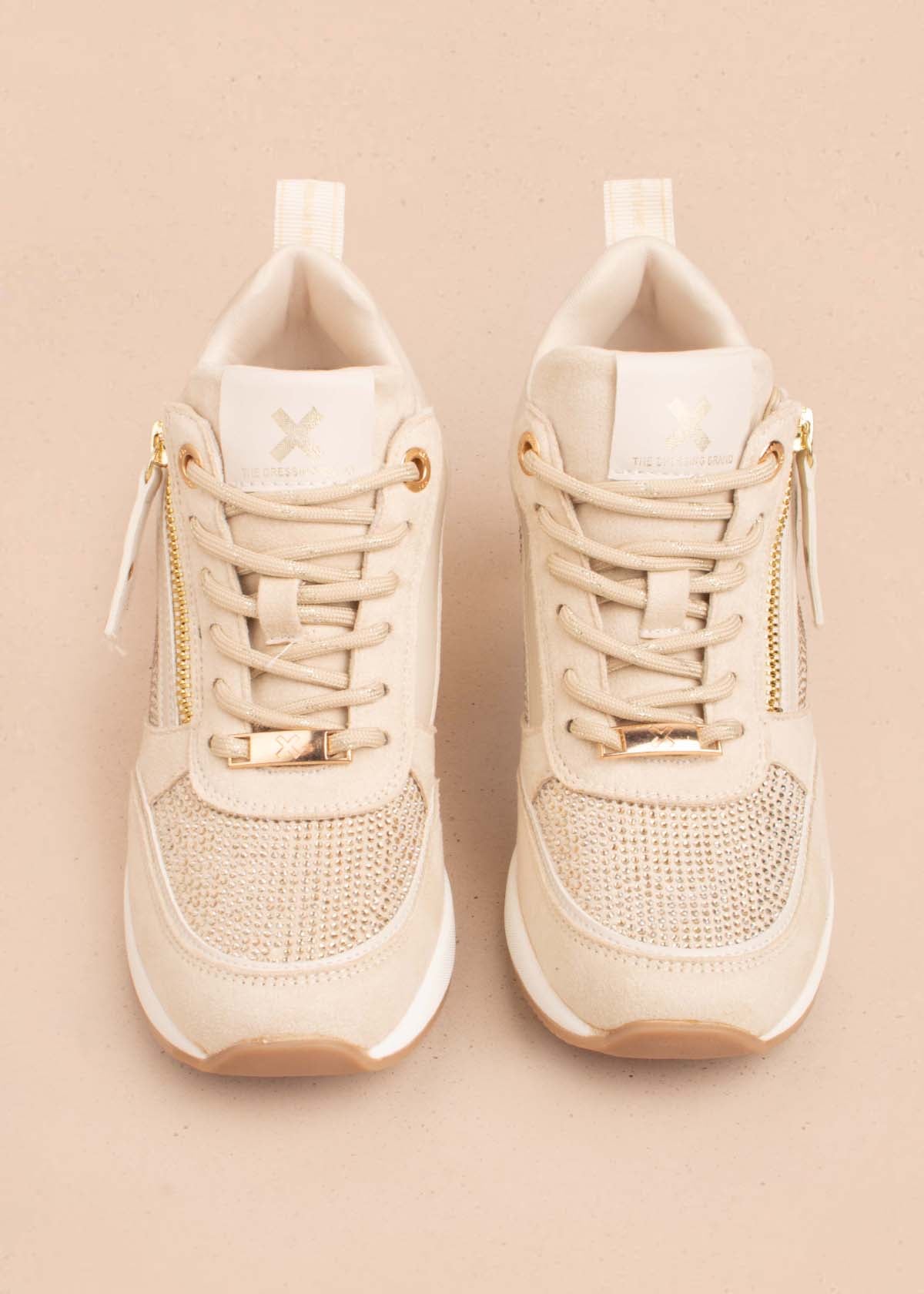 Tenis casuales color beige con piedras decorativas 104845