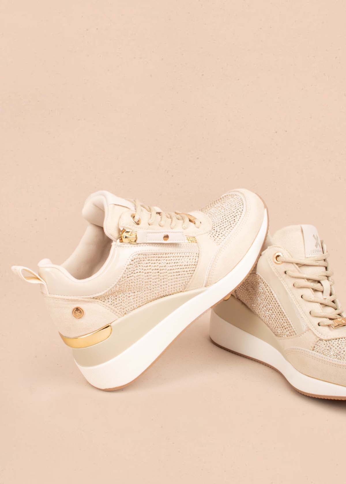 Tenis casuales color beige con piedras decorativas 104845