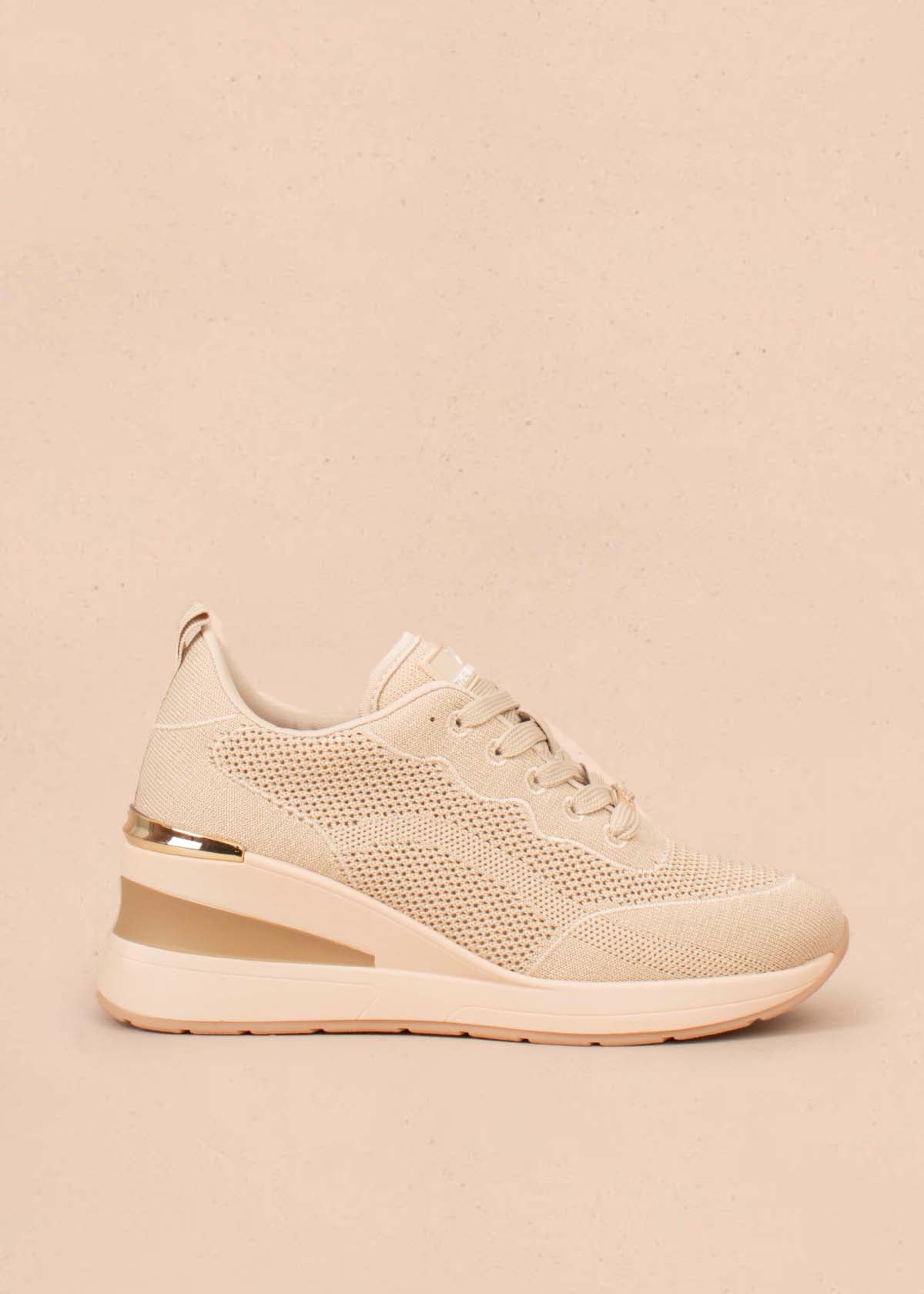 Tenis deportivos color beige con malla 104848