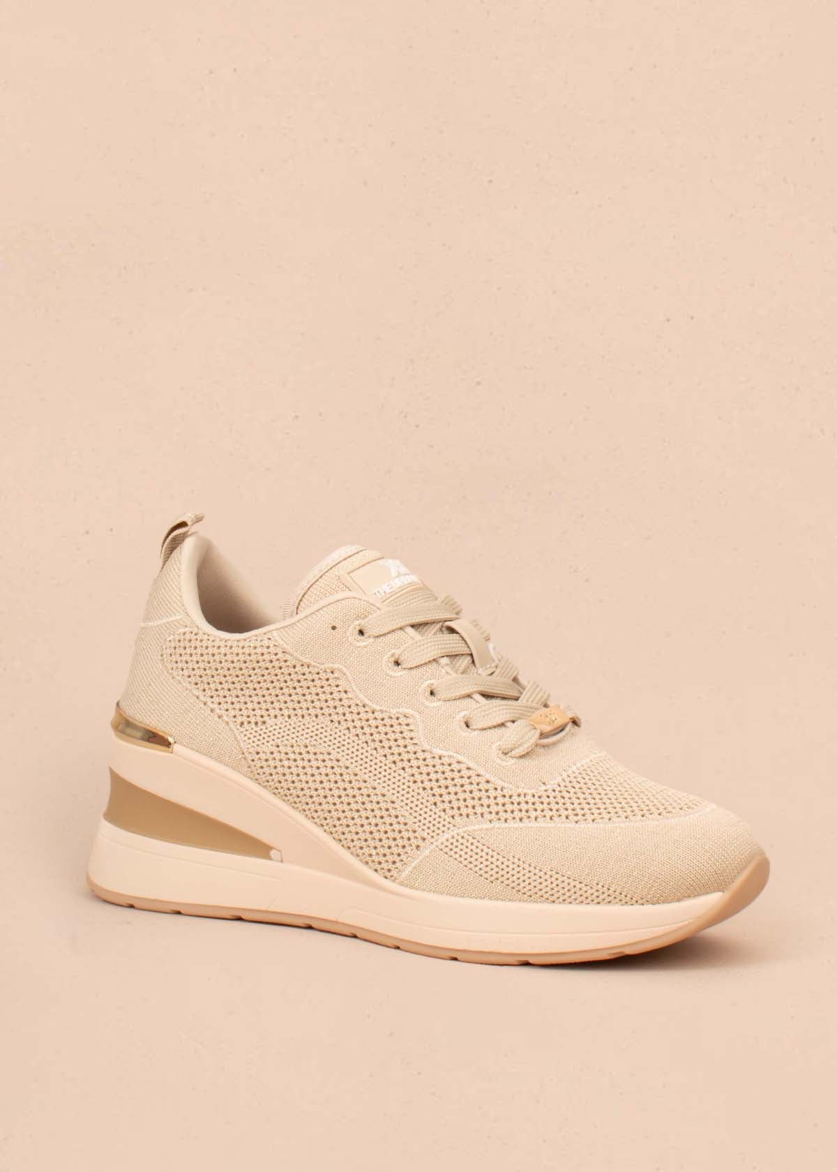 Tenis deportivos color beige con malla 104848