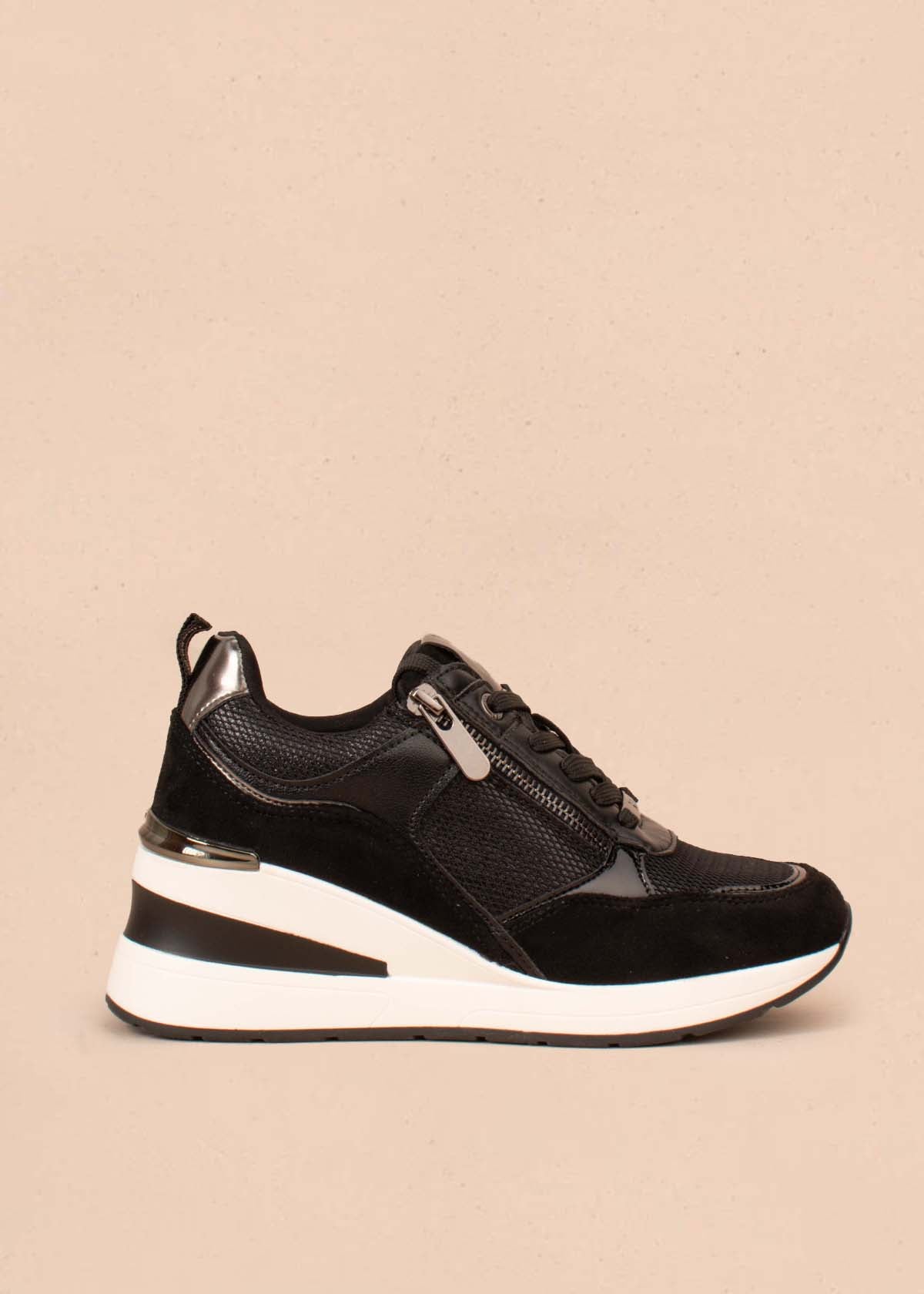 Tenis casuales color negro textura 104851