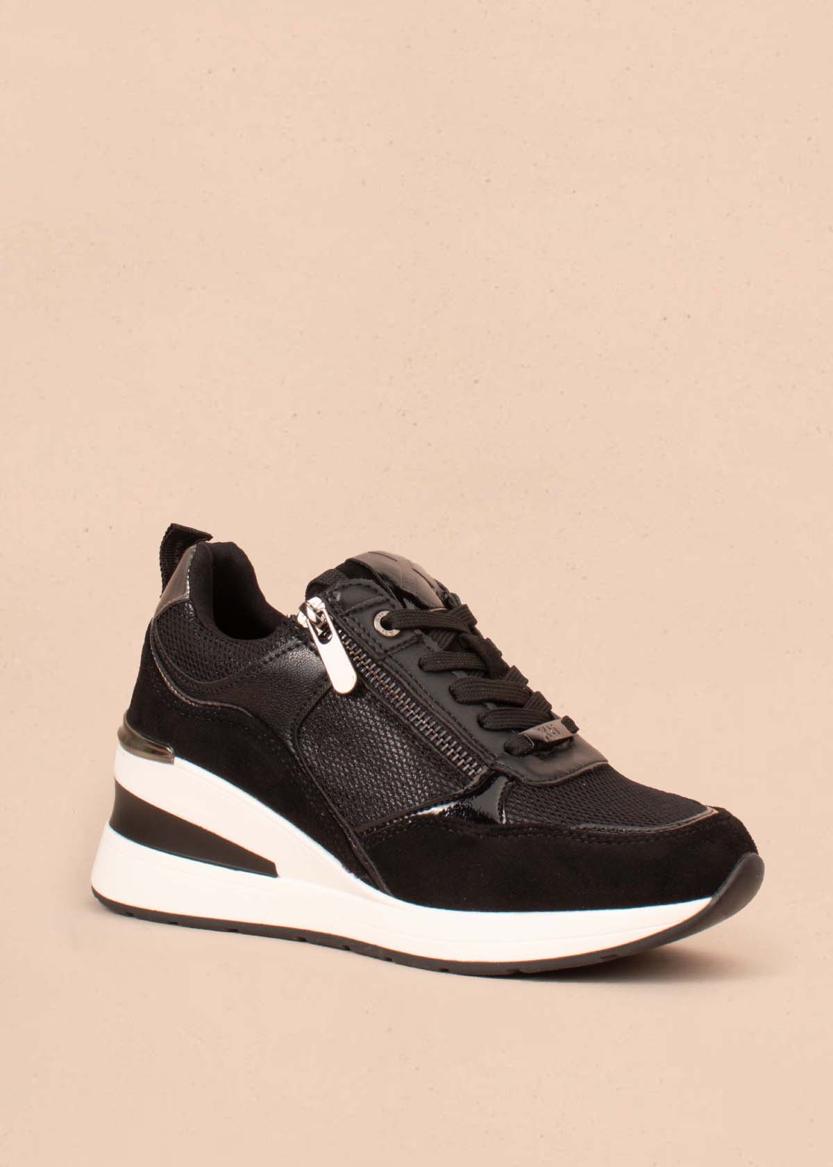 Tenis casuales color negro textura 104851