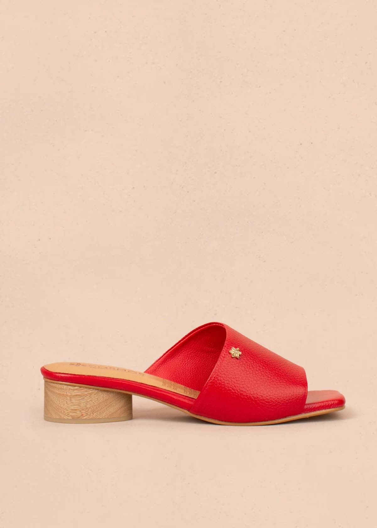 Sandalias en cuero color rojo 104929