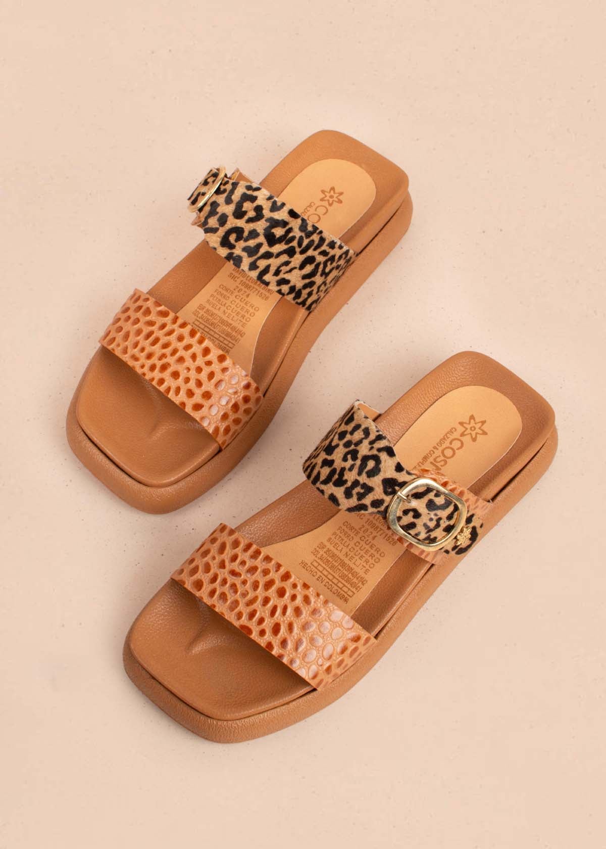 Sandalias planas en cuero color miel con folia animal print 104931