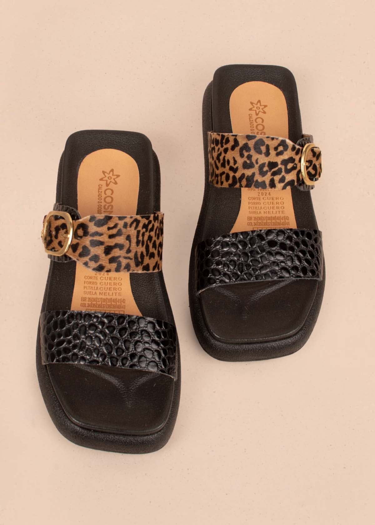 Sandalias planas en cuero color negro con folia animal print 104931