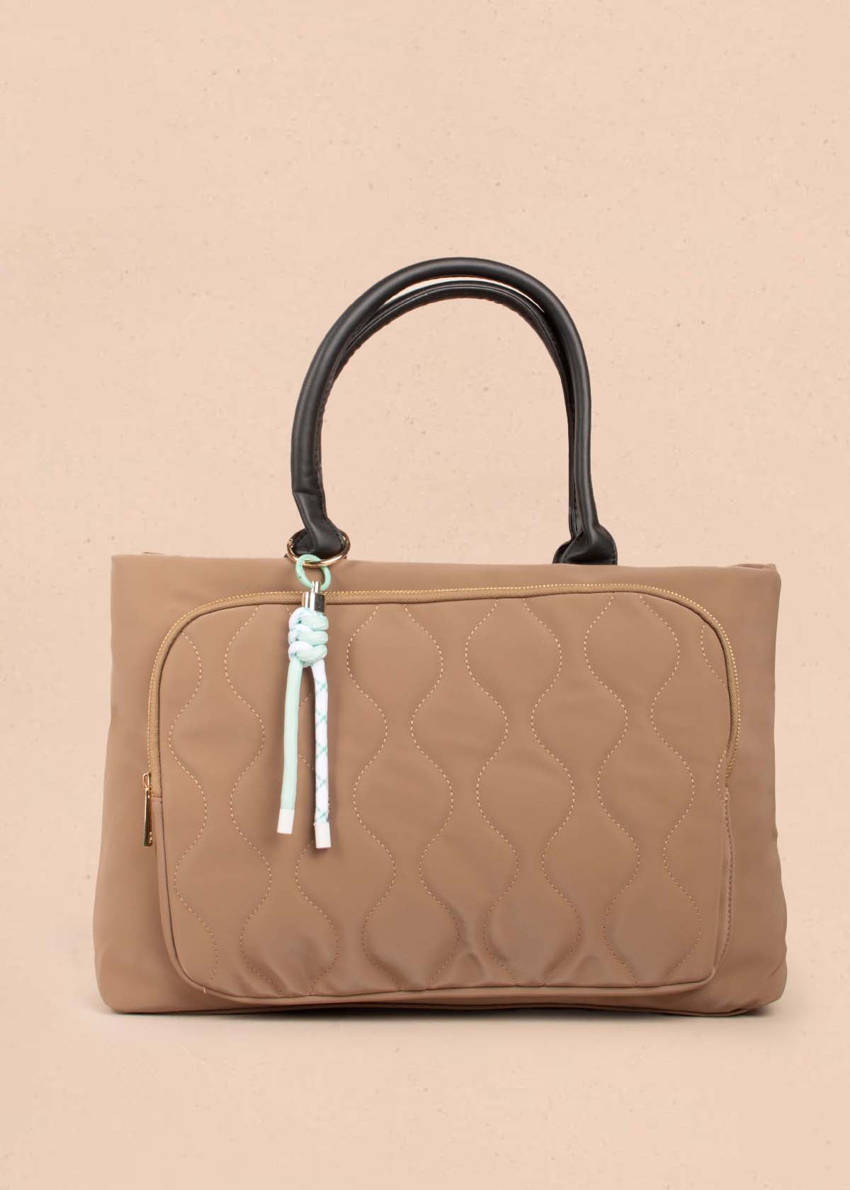 Bolso tipo shopping color taupe con bolsillo frontal 104932