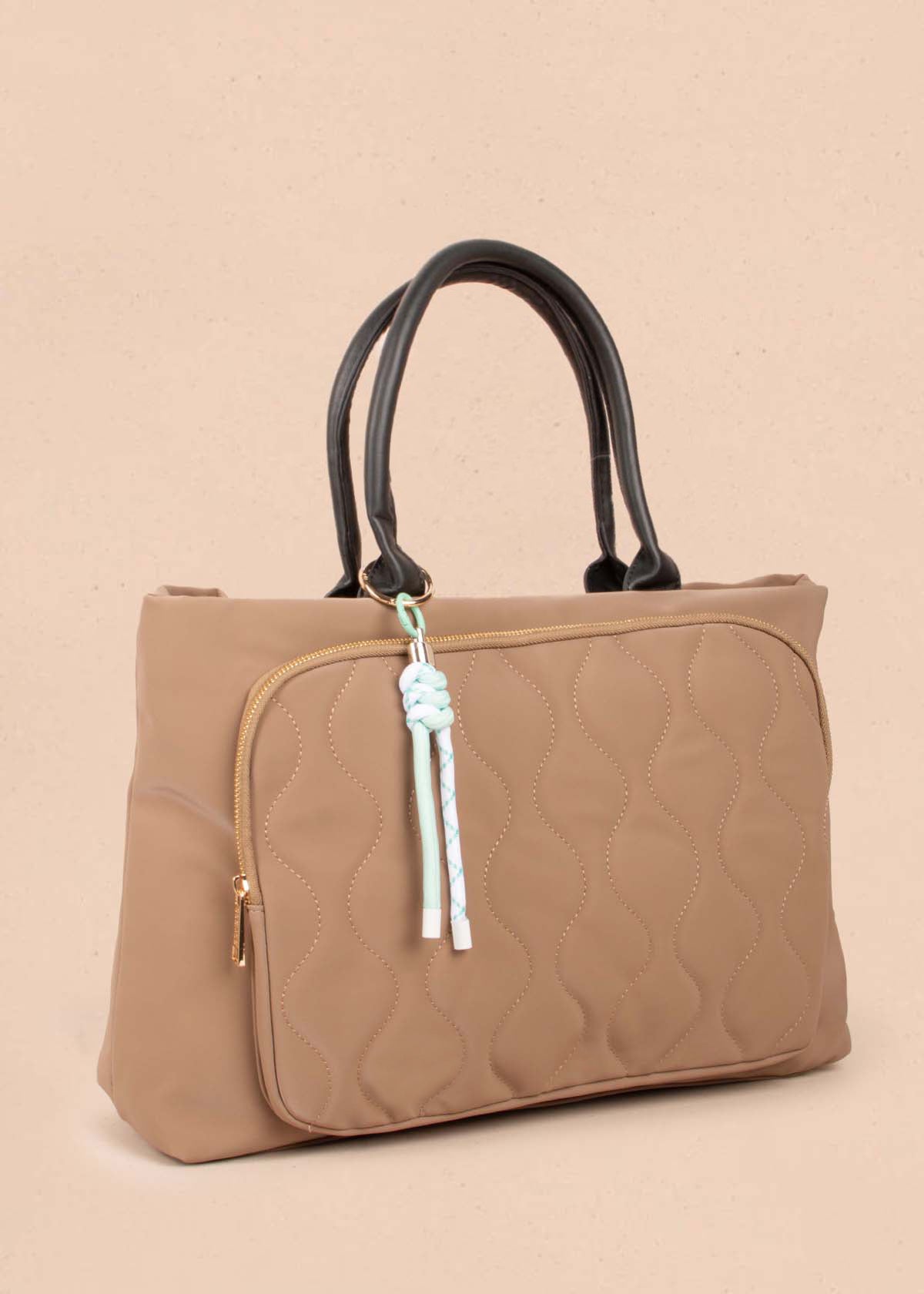 Bolso tipo shopping color taupe con bolsillo frontal 104932