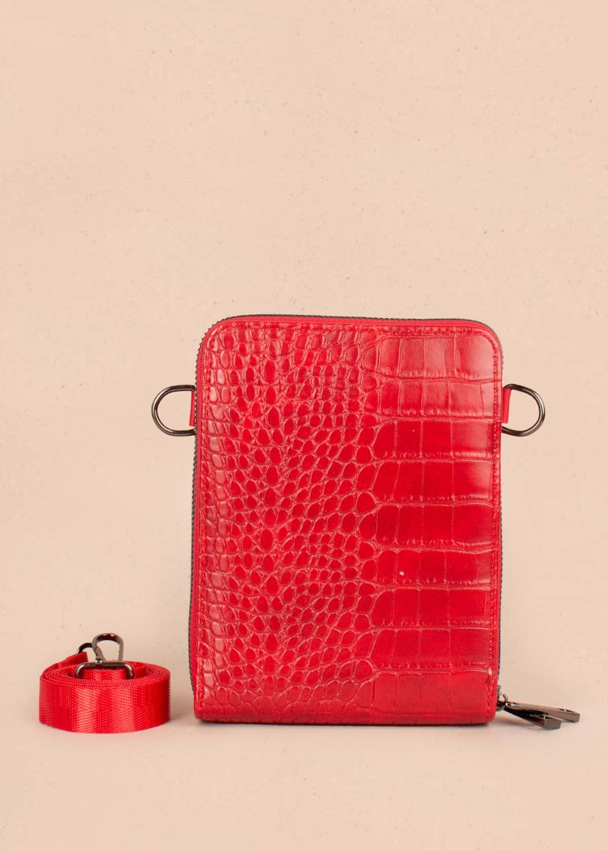 Porta celular color rojo con textura croco 104936