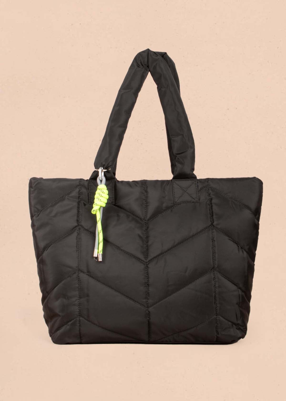 Bolso tipo shopping color negro con efecto acolchado 104937