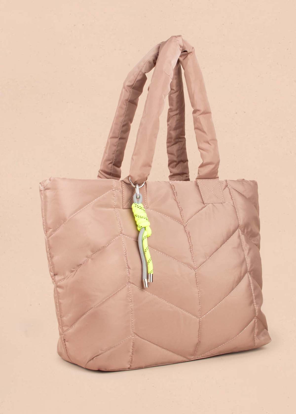 Bolso tipo shopping color taupe con efecto acolchado 104937