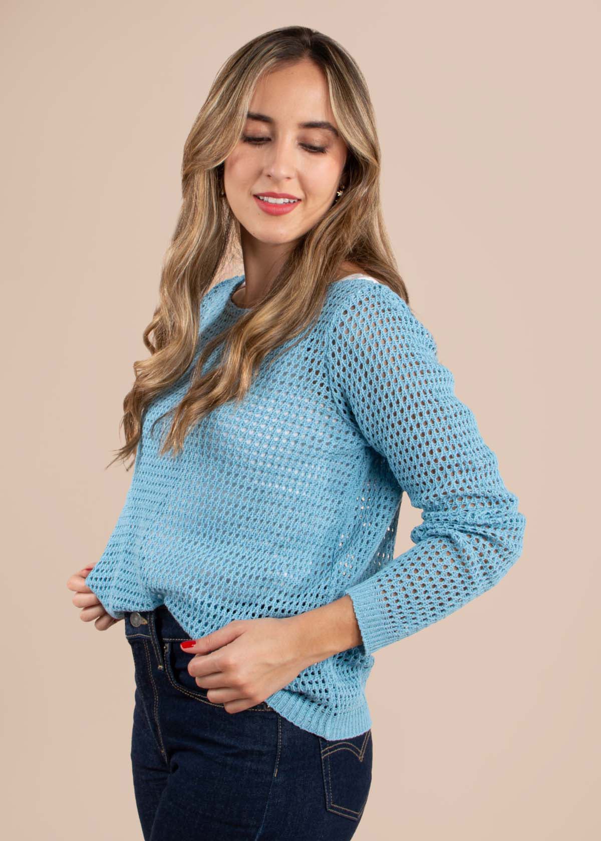 Blusa color azul con tejido en malla 104980