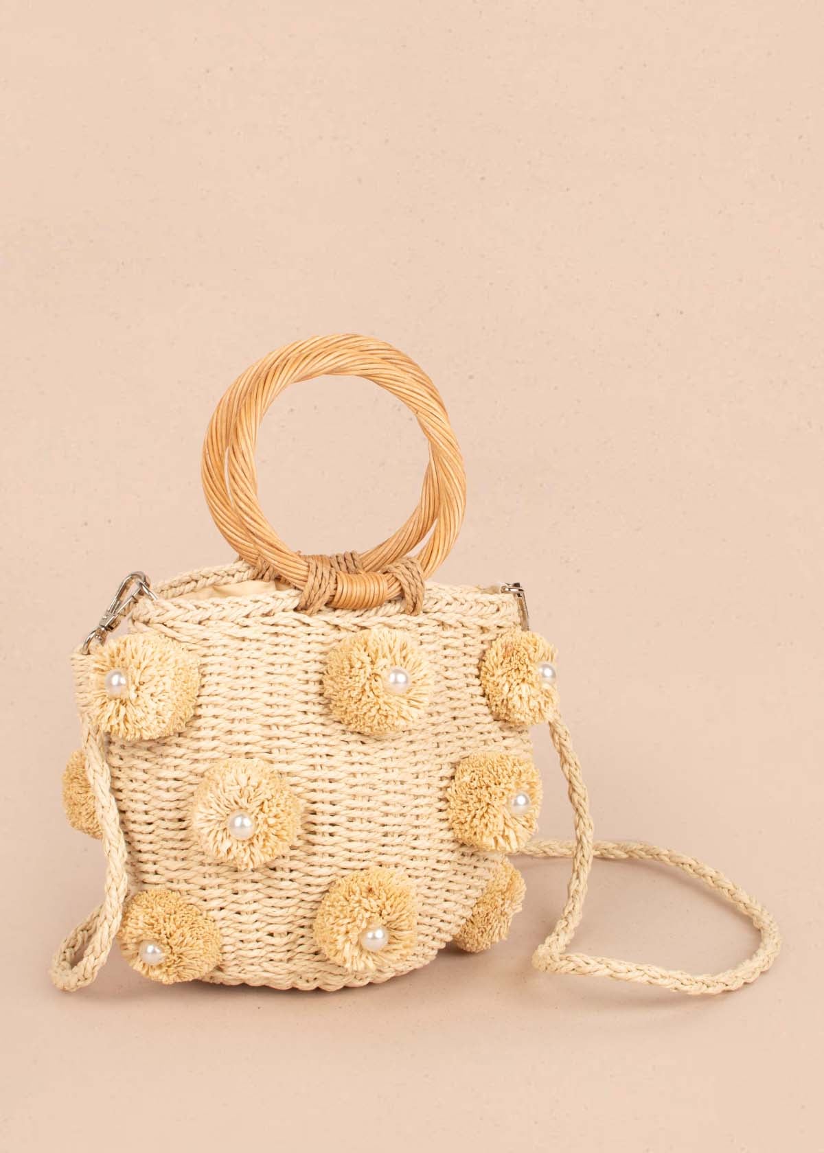 Bolso tipo canasto tejido color beige con perlas 104985