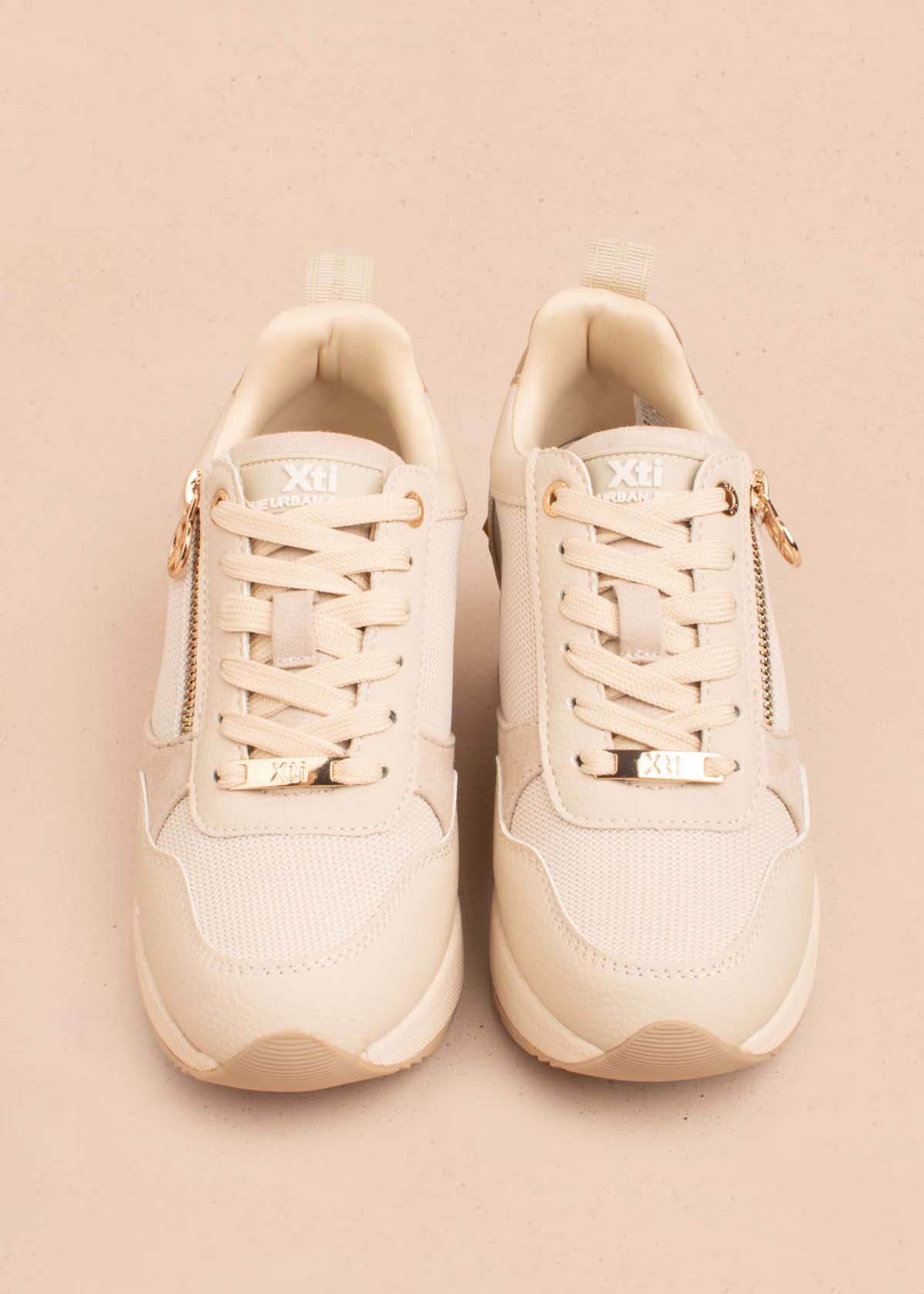 Tenis casuales color beige con cierre lateral 105033