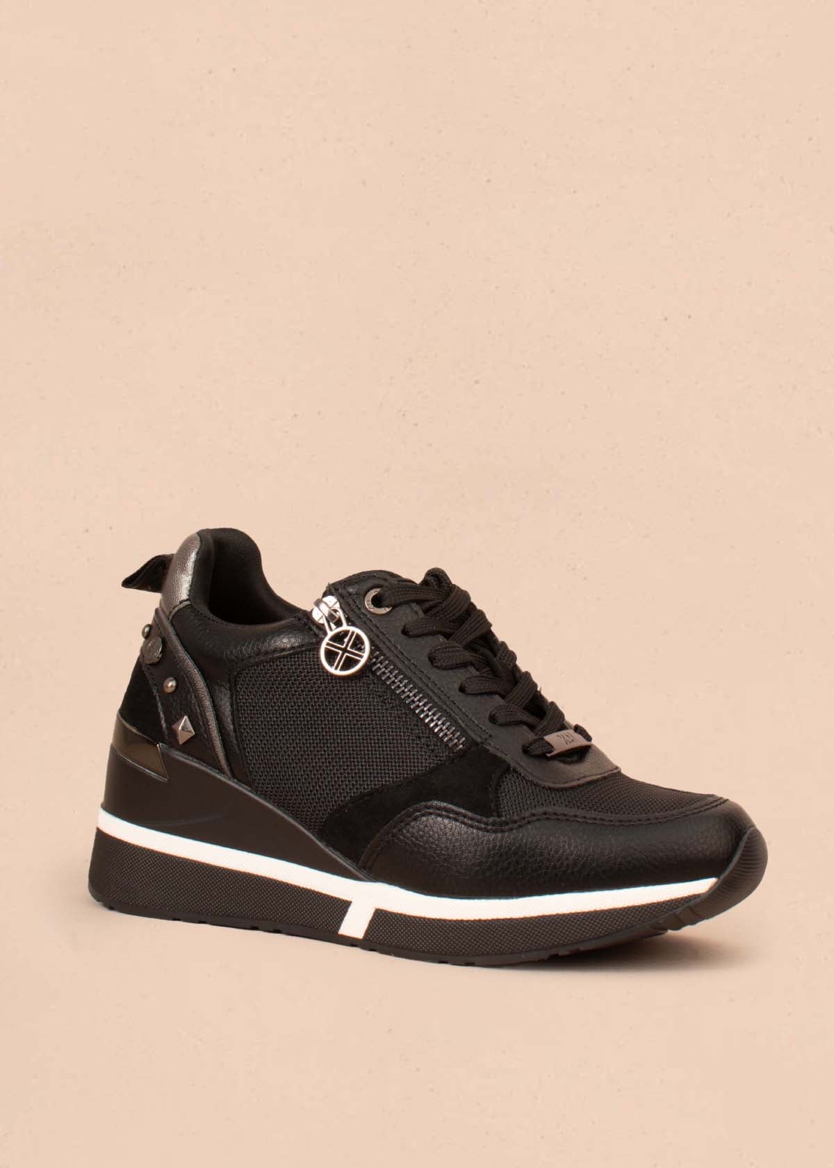 Tenis casuales color negro con cierre lateral 105033