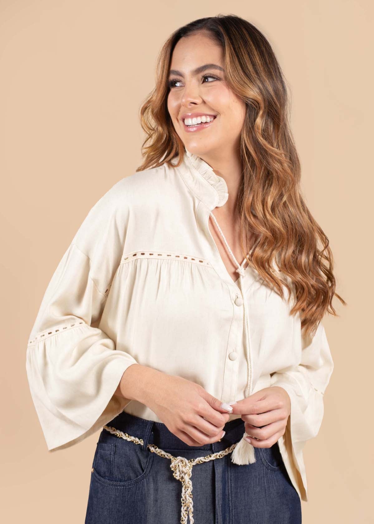 Blusa color camel con boleros y penachos 105074