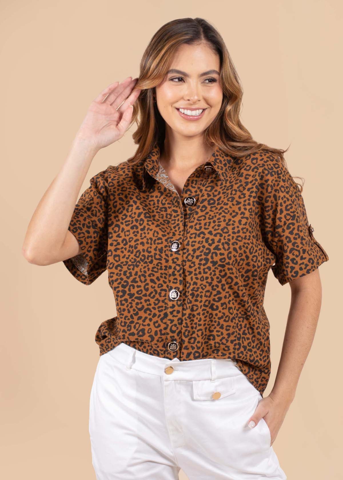 Blusa color miel con estampado animal print 105075