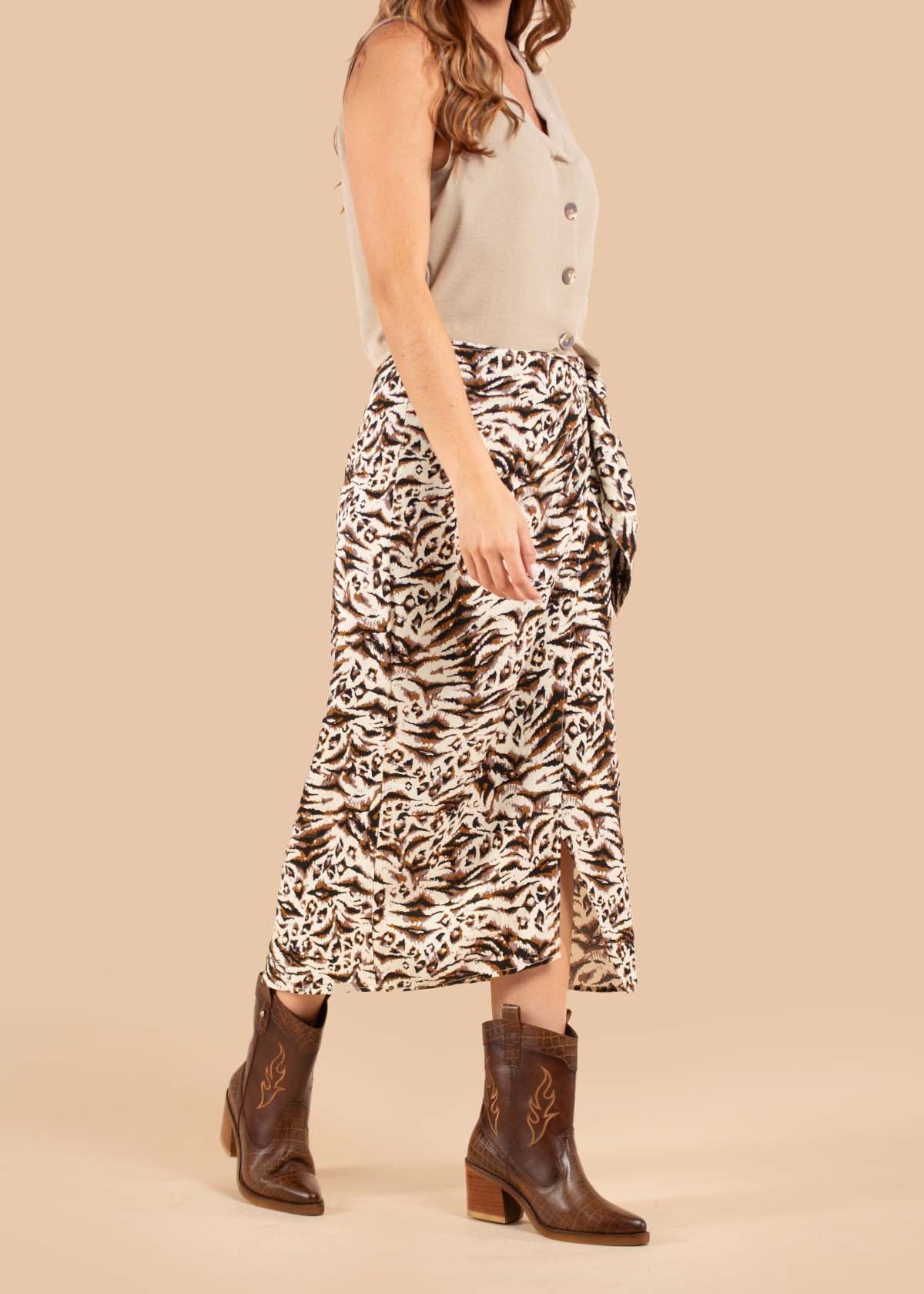 Falda larga color café animal print 105086