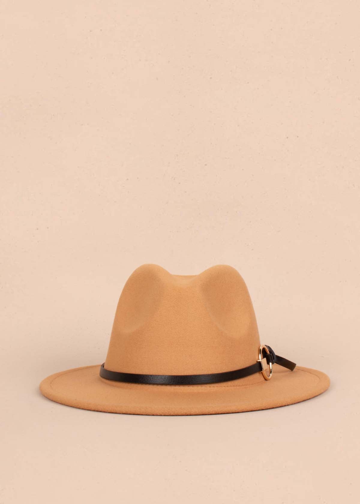 Sombrero color camel con aplique circular 105155