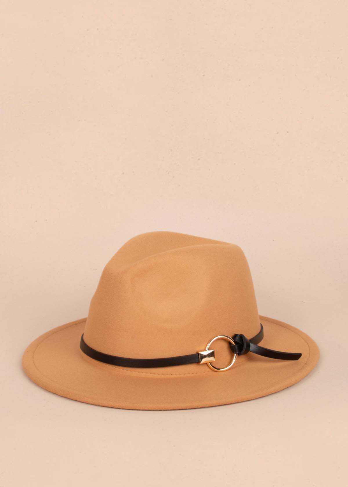 Sombrero color camel con aplique circular 105155