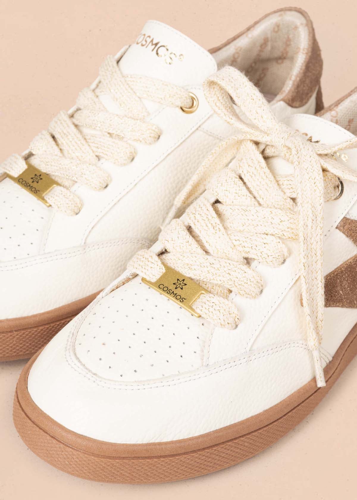 Tenis casuales en cuero color blanco con perforaciones 105164