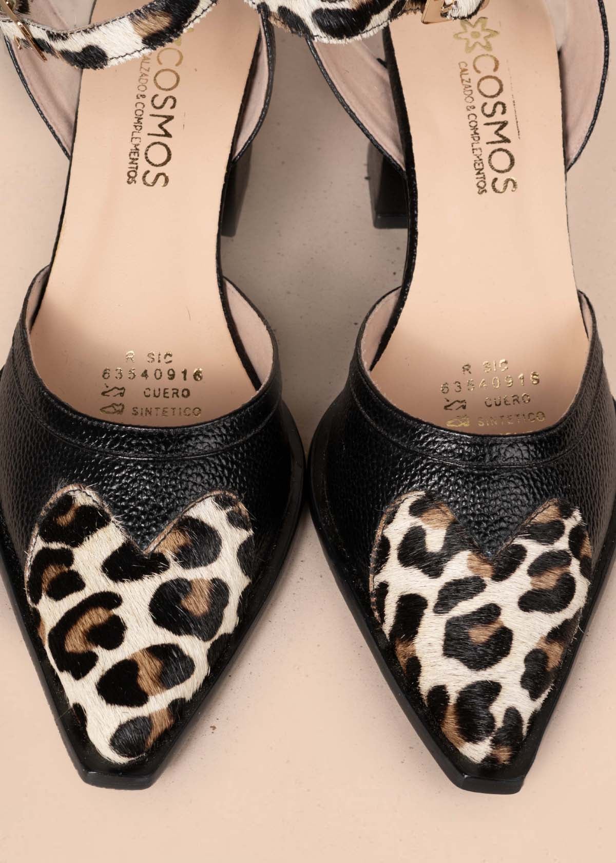 Tacones trabillas en cuero color negro con cuero con pelo animal print 105174