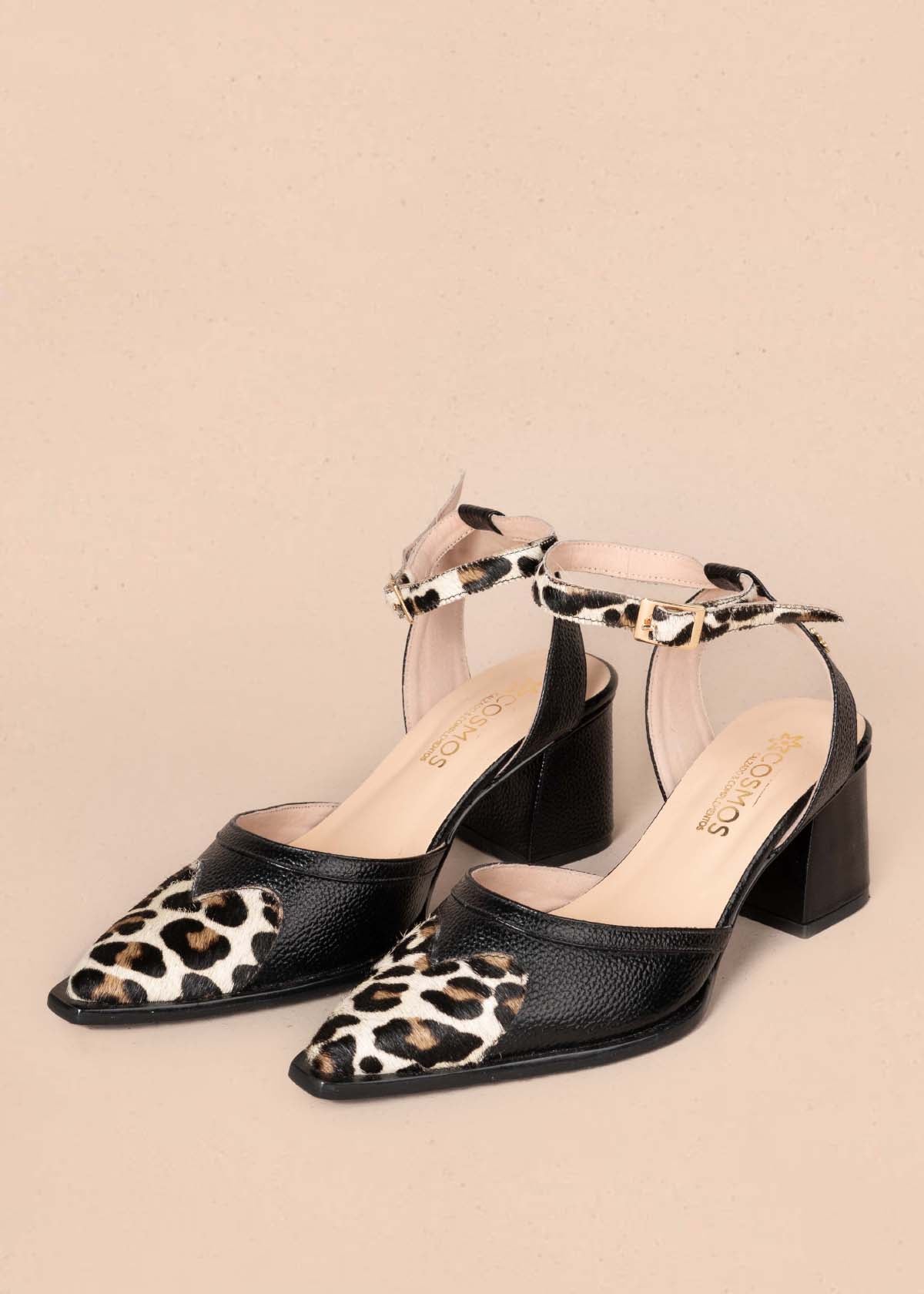 Tacones trabillas en cuero color negro con cuero con pelo animal print 105174