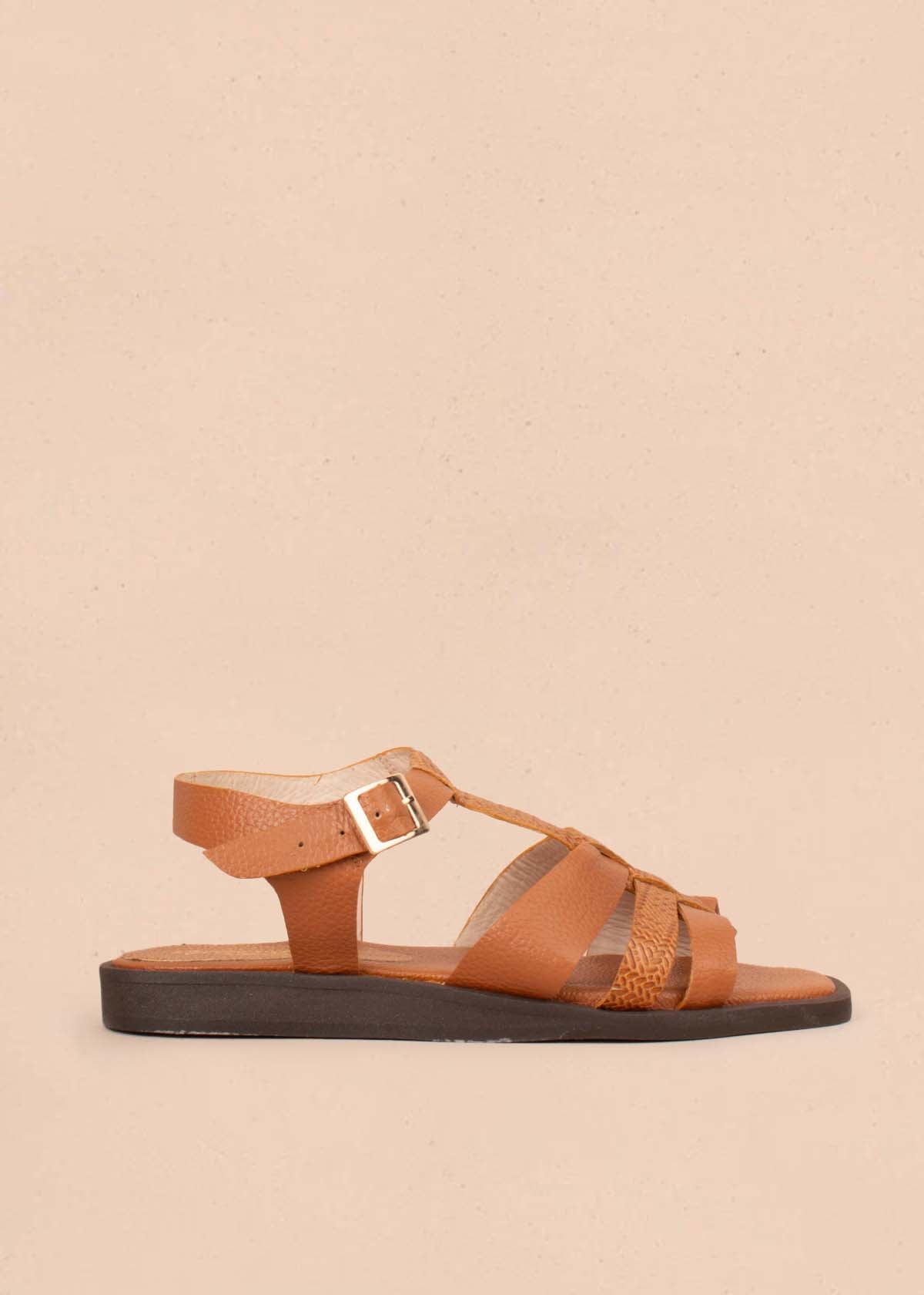 Sandalias planas cuero color miel con textura croco 105180