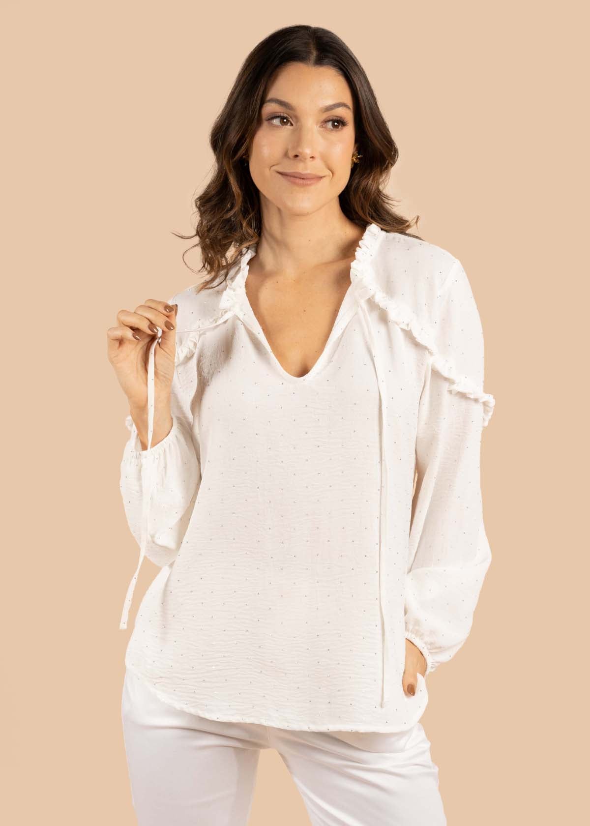 Blusa color blanco con volante 105187