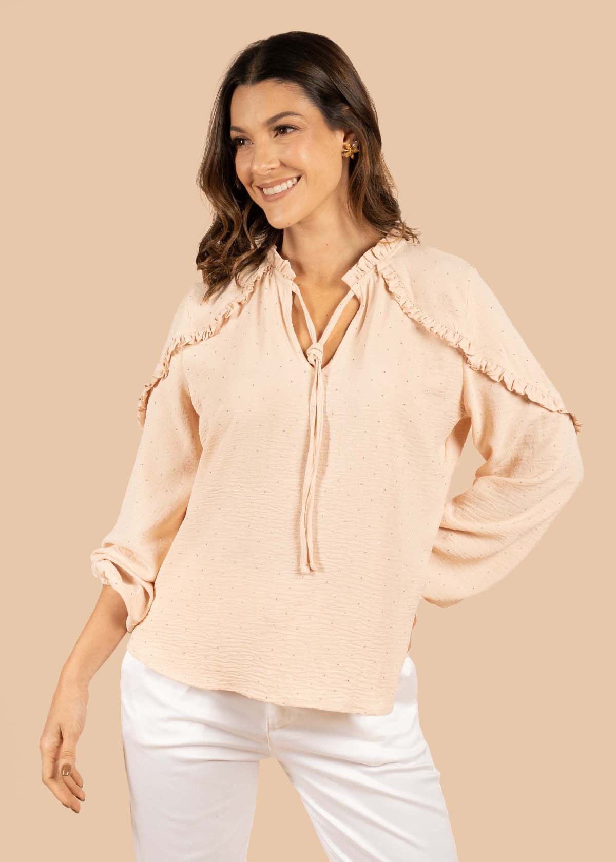 Blusa color camel con volante 105187