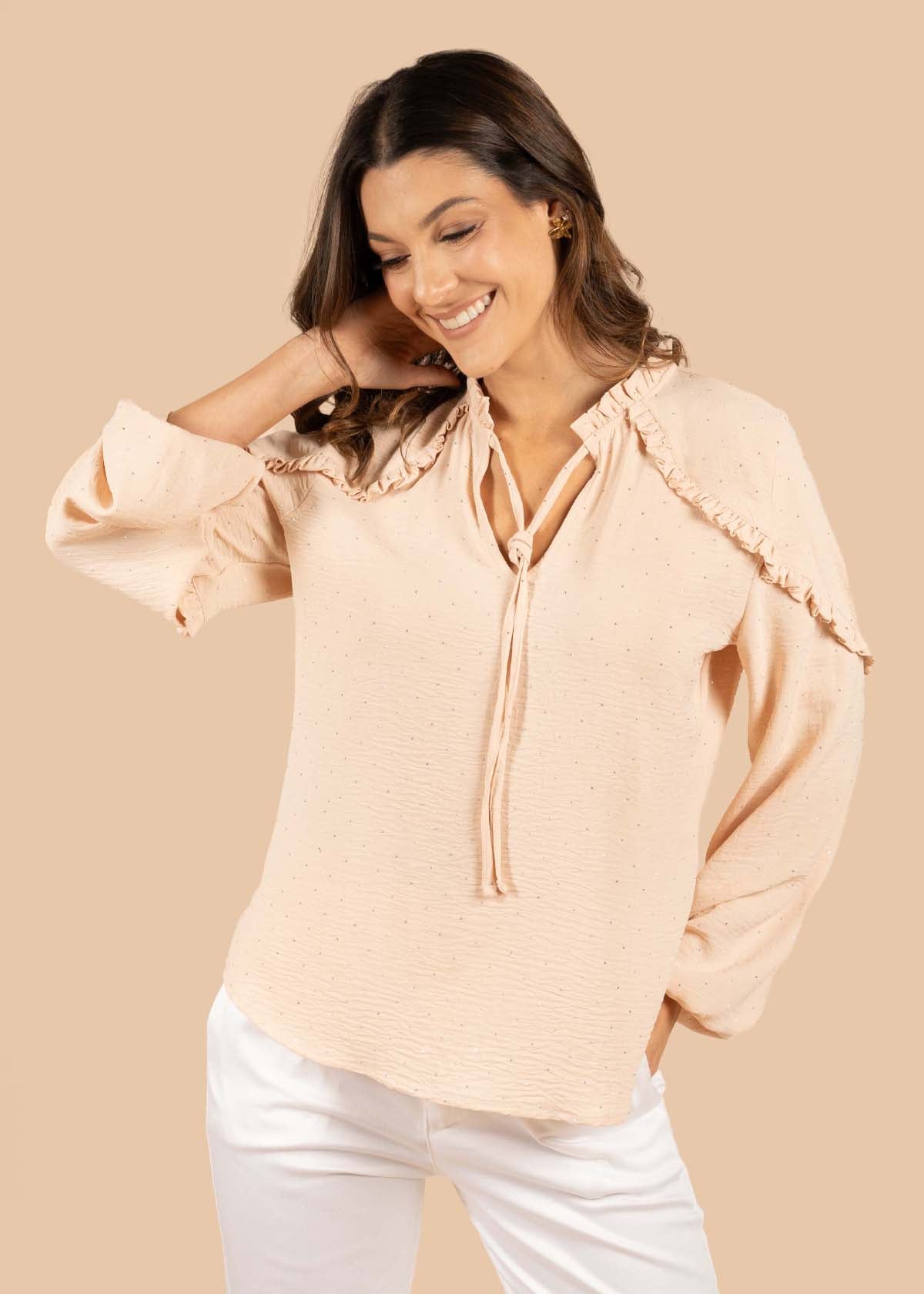 Blusa color camel con volante 105187