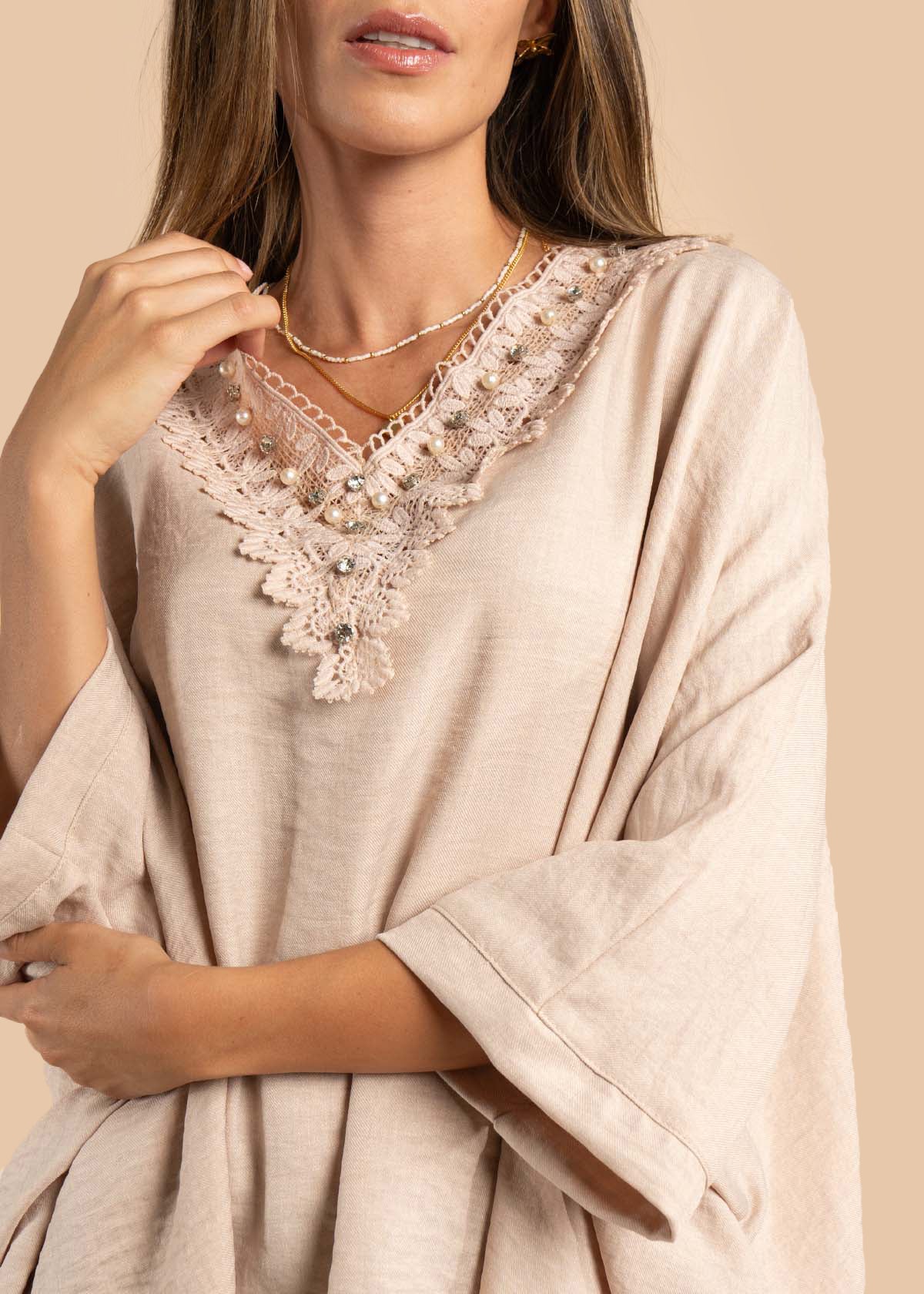 Blusa color beige con perlas 105198