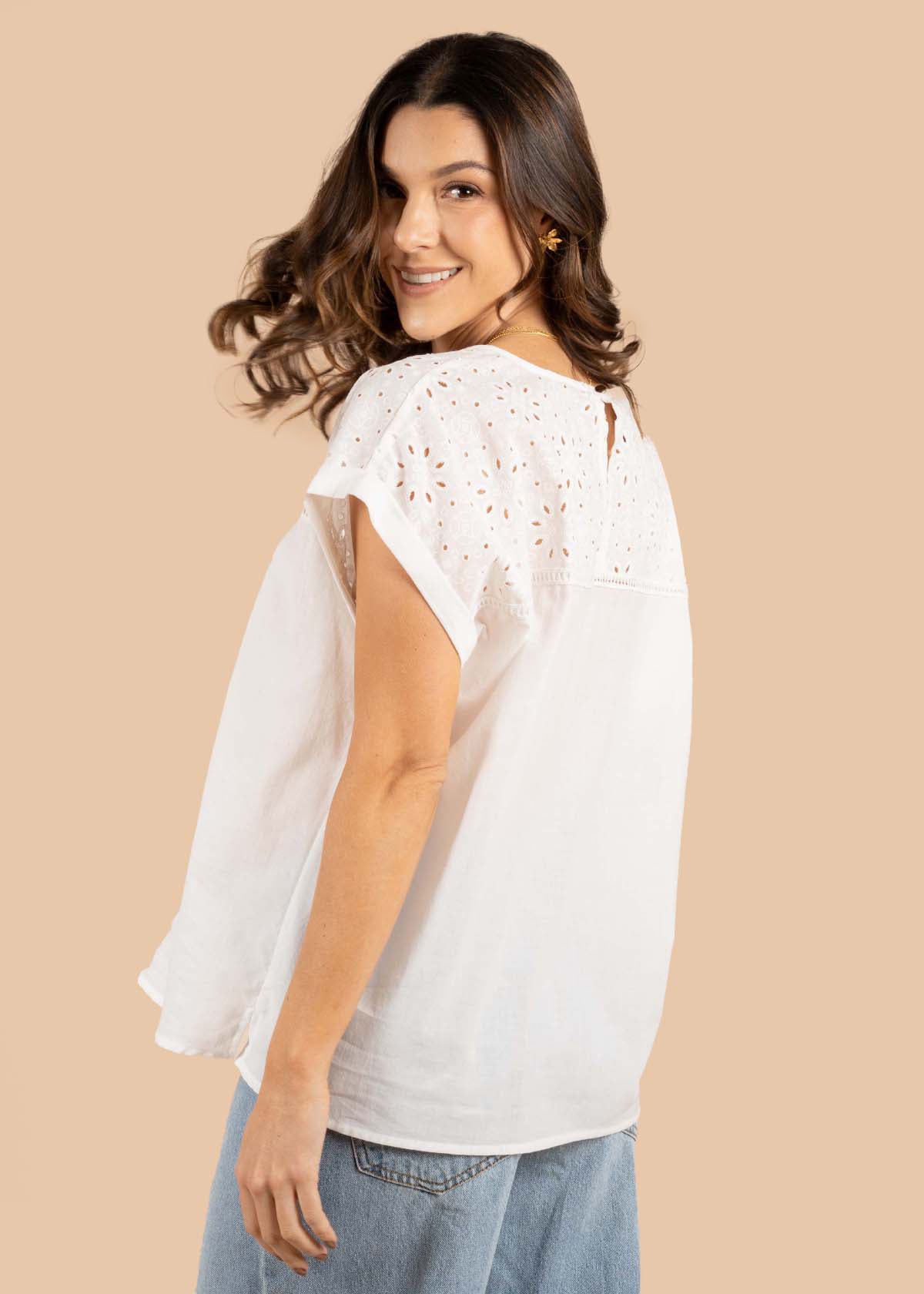 Blusa color marfil con ojalillo 105202