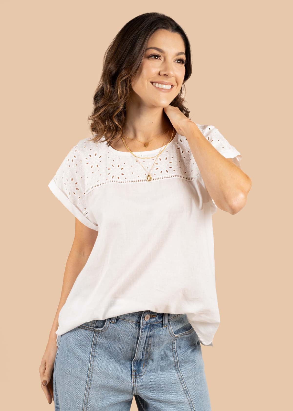 Blusa color marfil con ojalillo 105202