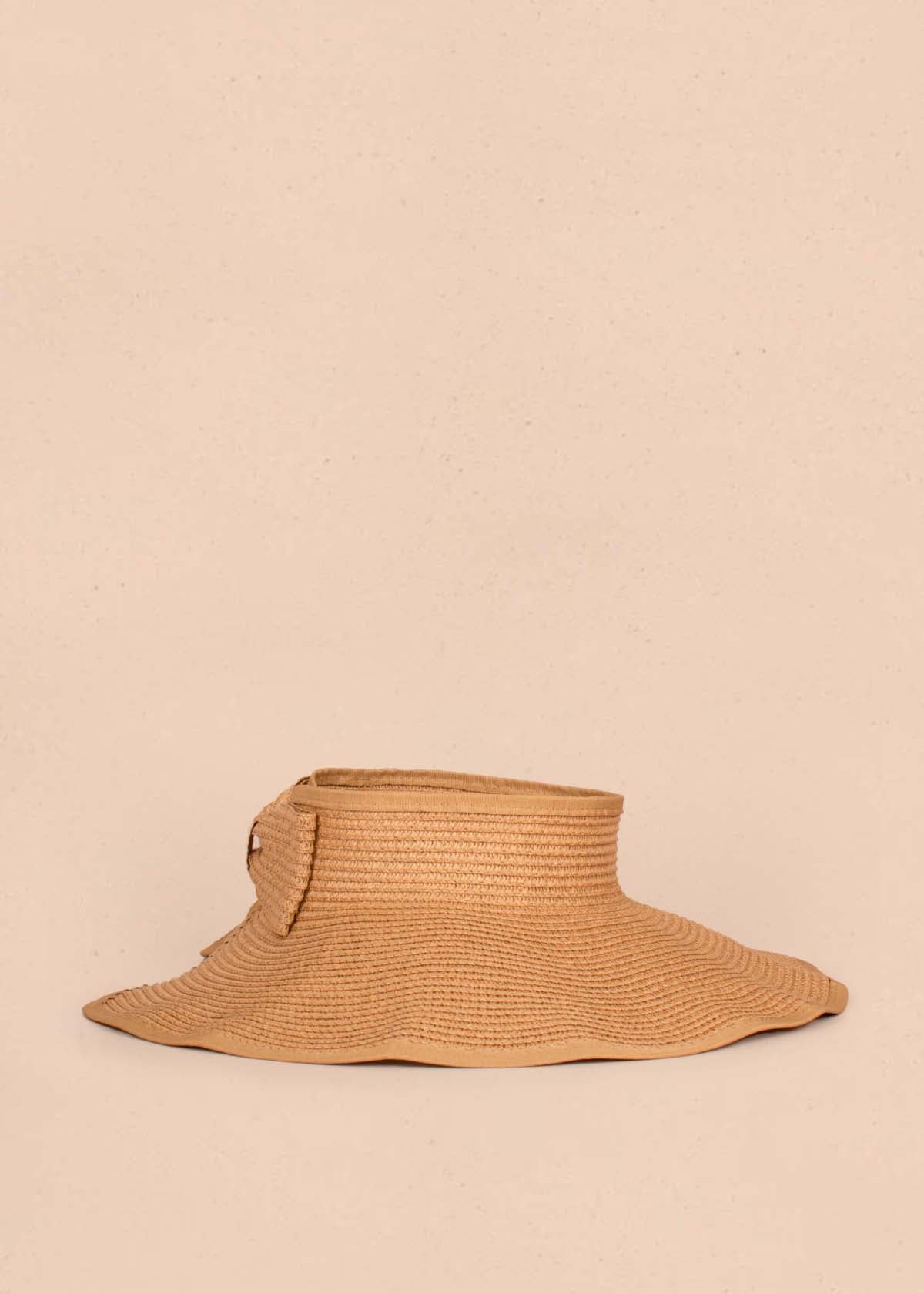 Visera en yute color camel con moño 105235