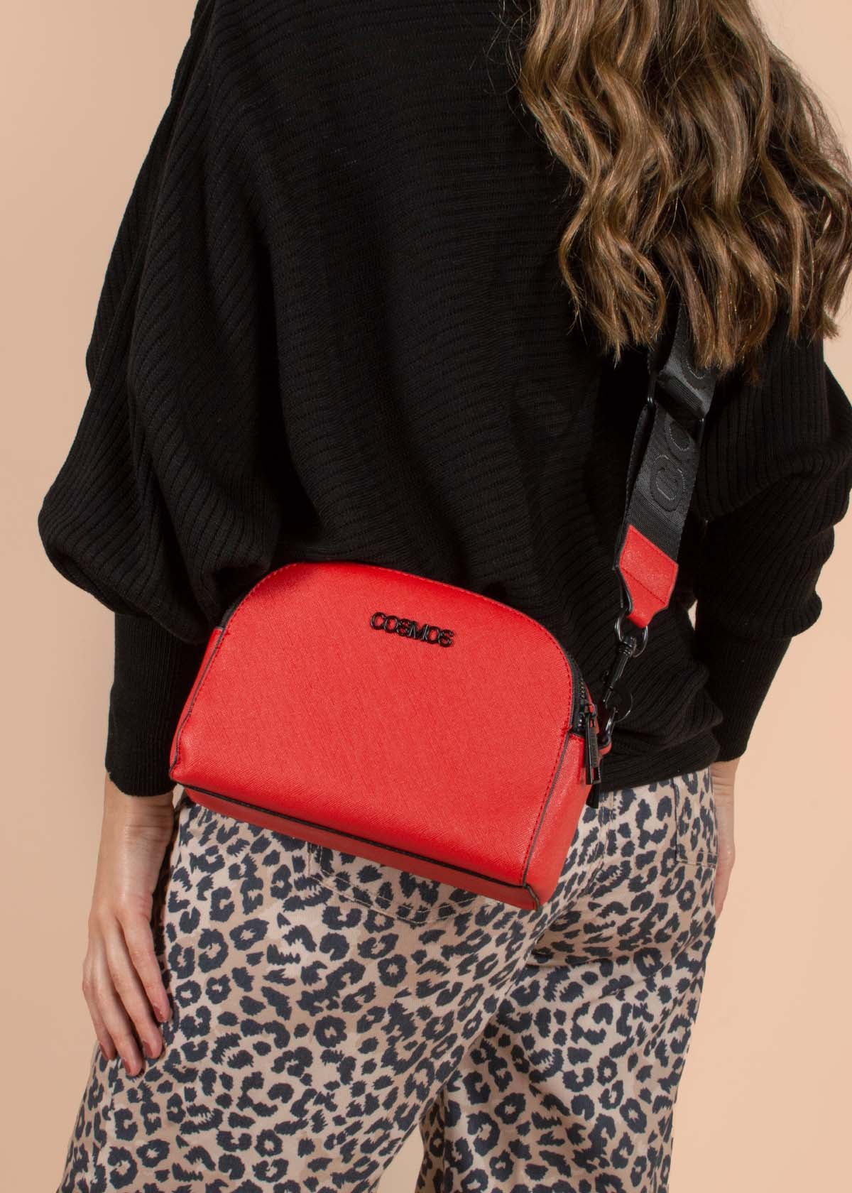 Bolso tipo bandolera color rojo con cierres negros 105254