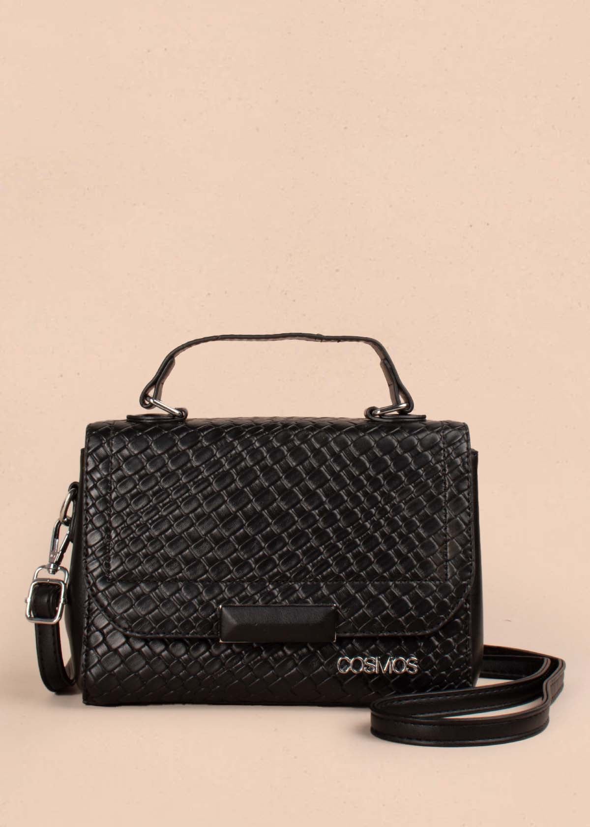 Bolso tipo bandolera color negro con textura croco 105257