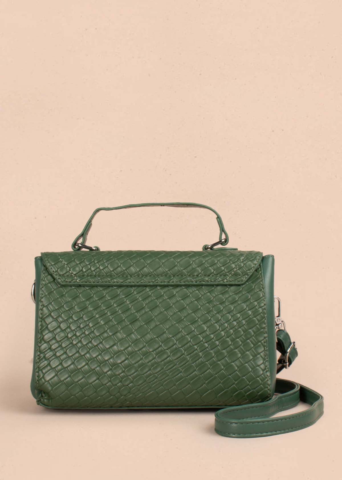 Bolso tipo bandolera color verde con textura croco 105257