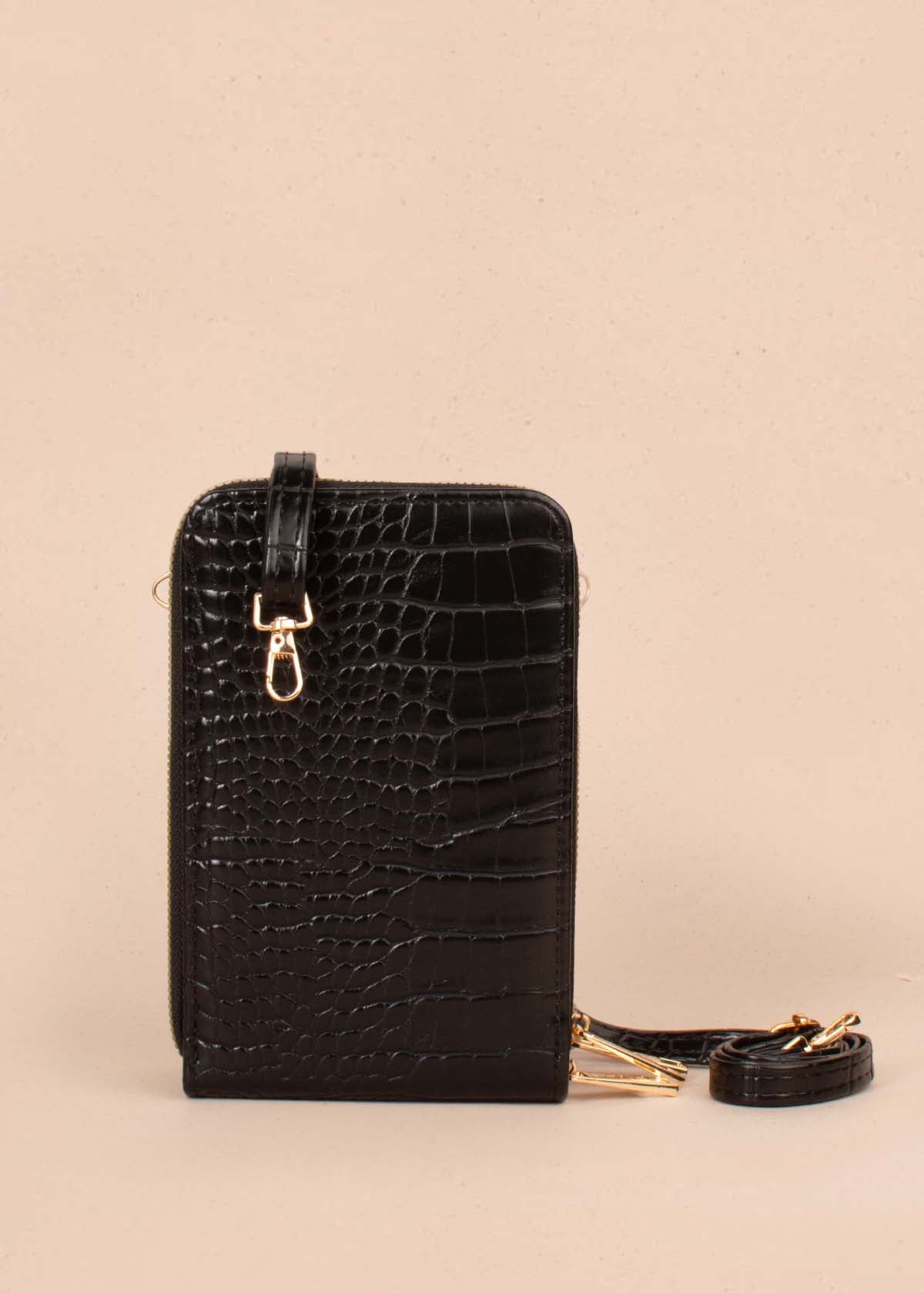 Bolso tipo bandolera color negro con textura croco 105267