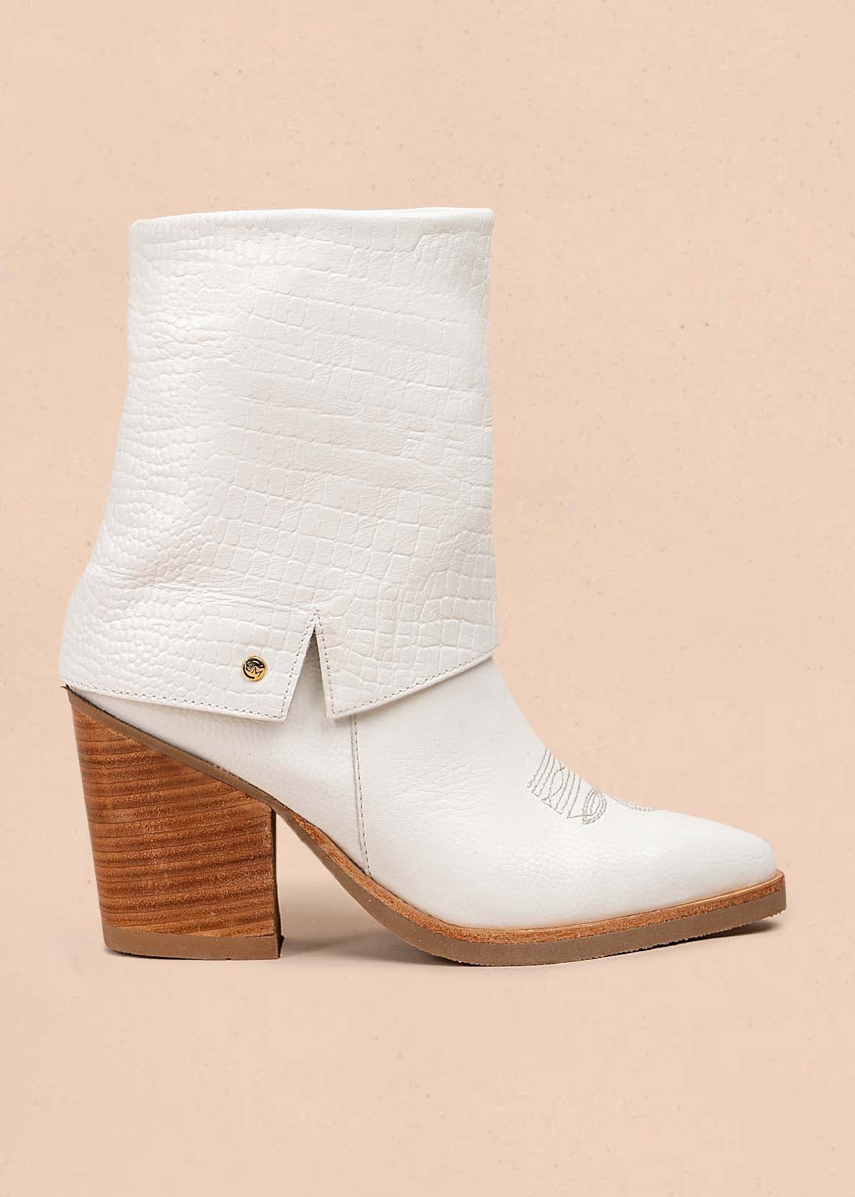 Botas en cuero color blanco con bordado 105277