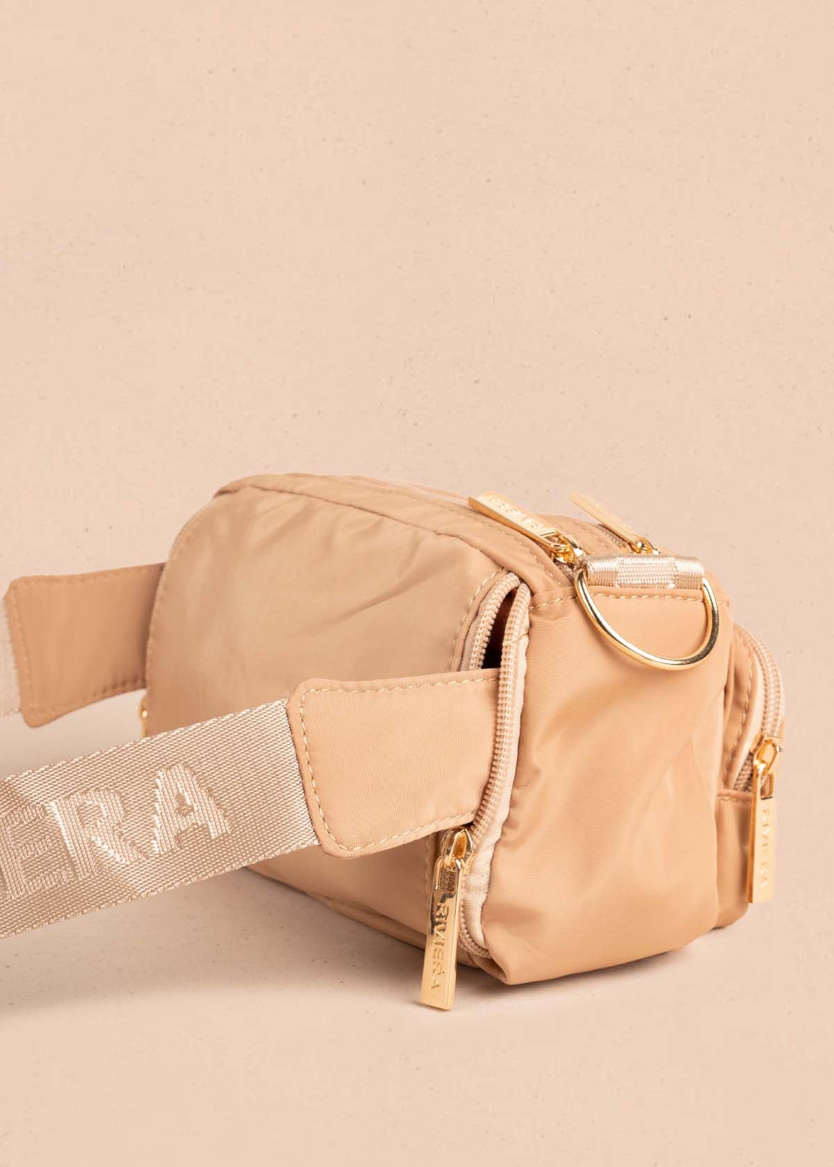 Bolso tipo bandolera color beige con bolsillo frontal 105289