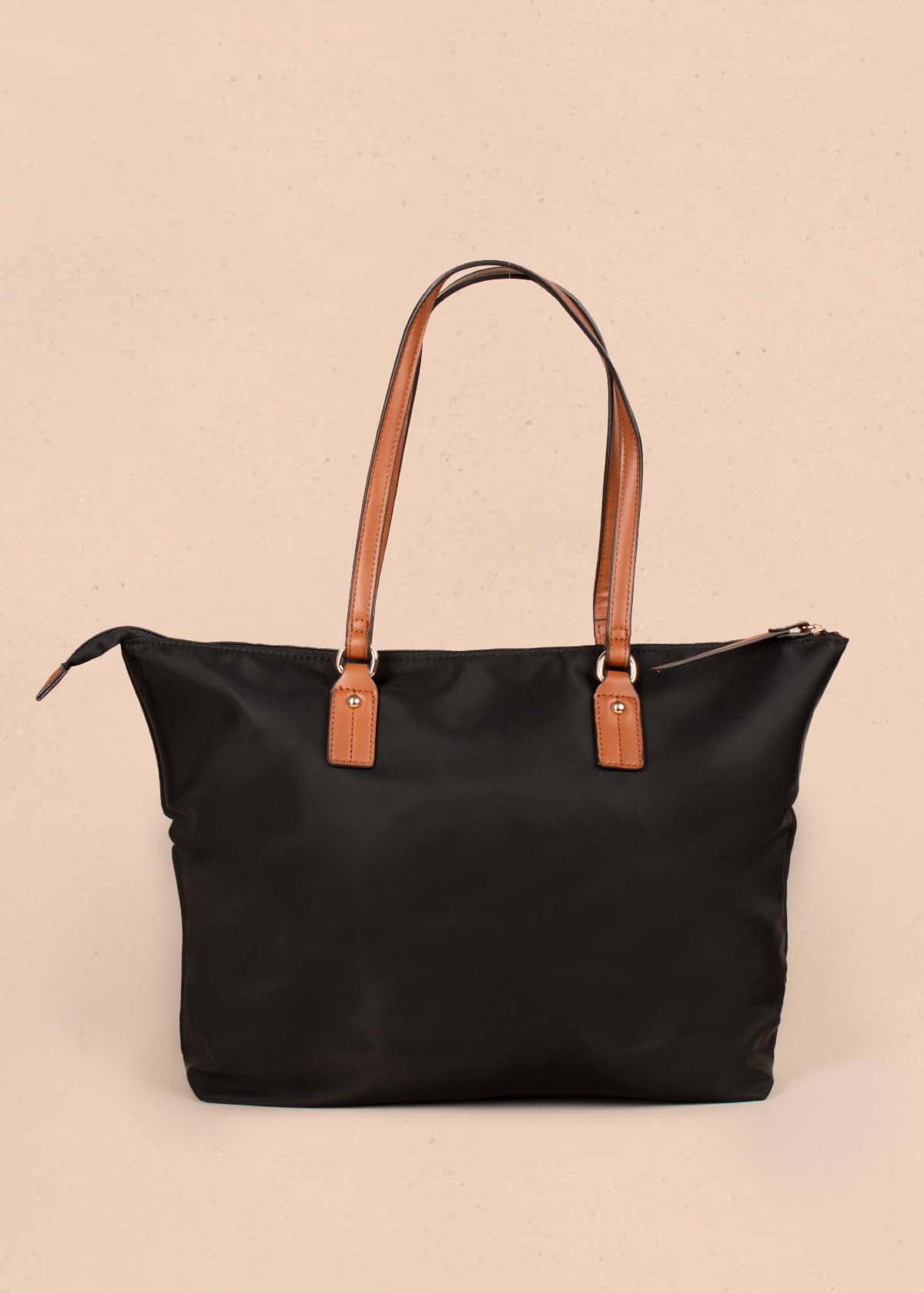 Bolso tipo shopping color negro 105292